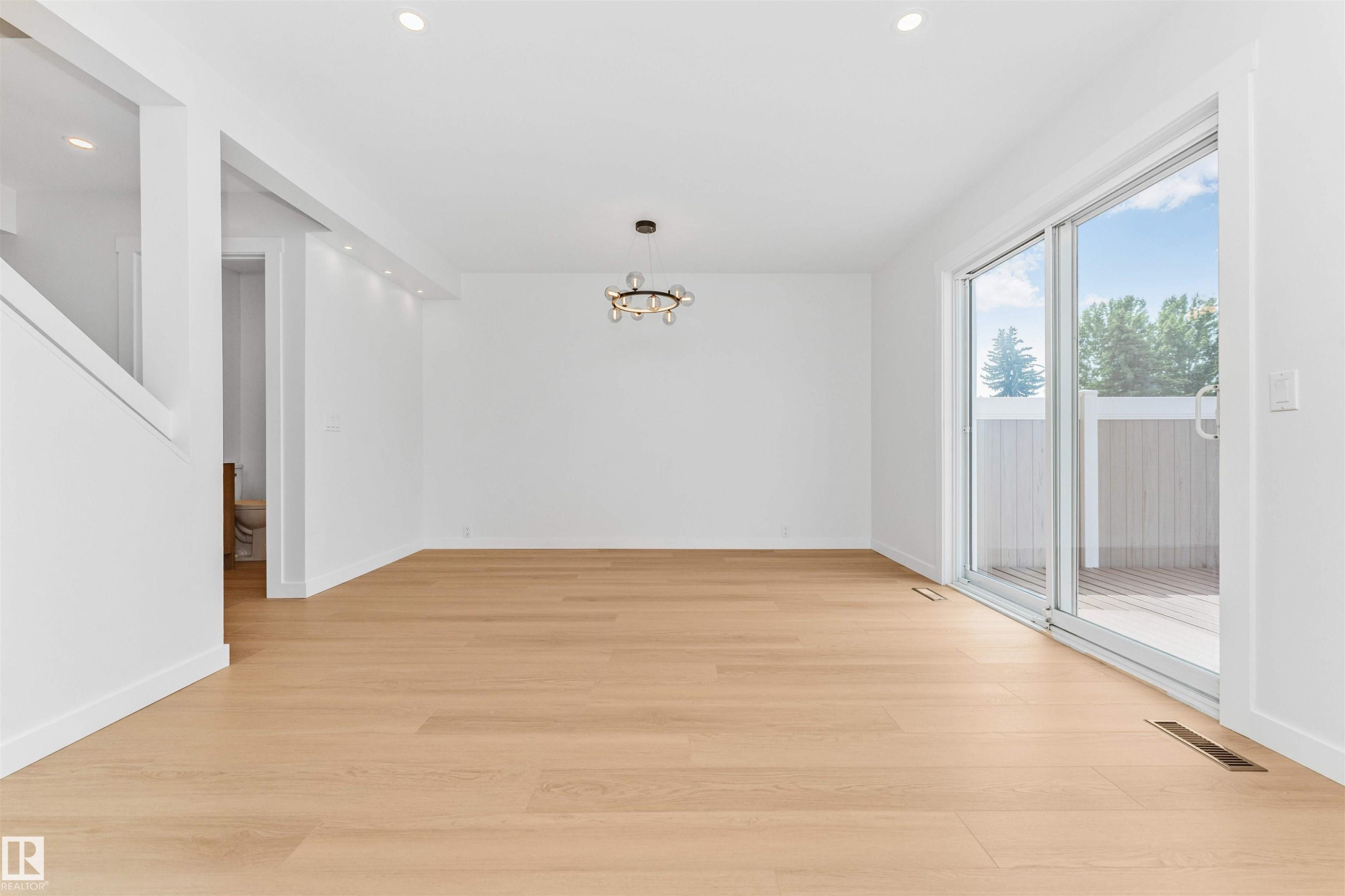 155 Woodborough Way Nw, Edmonton, AB