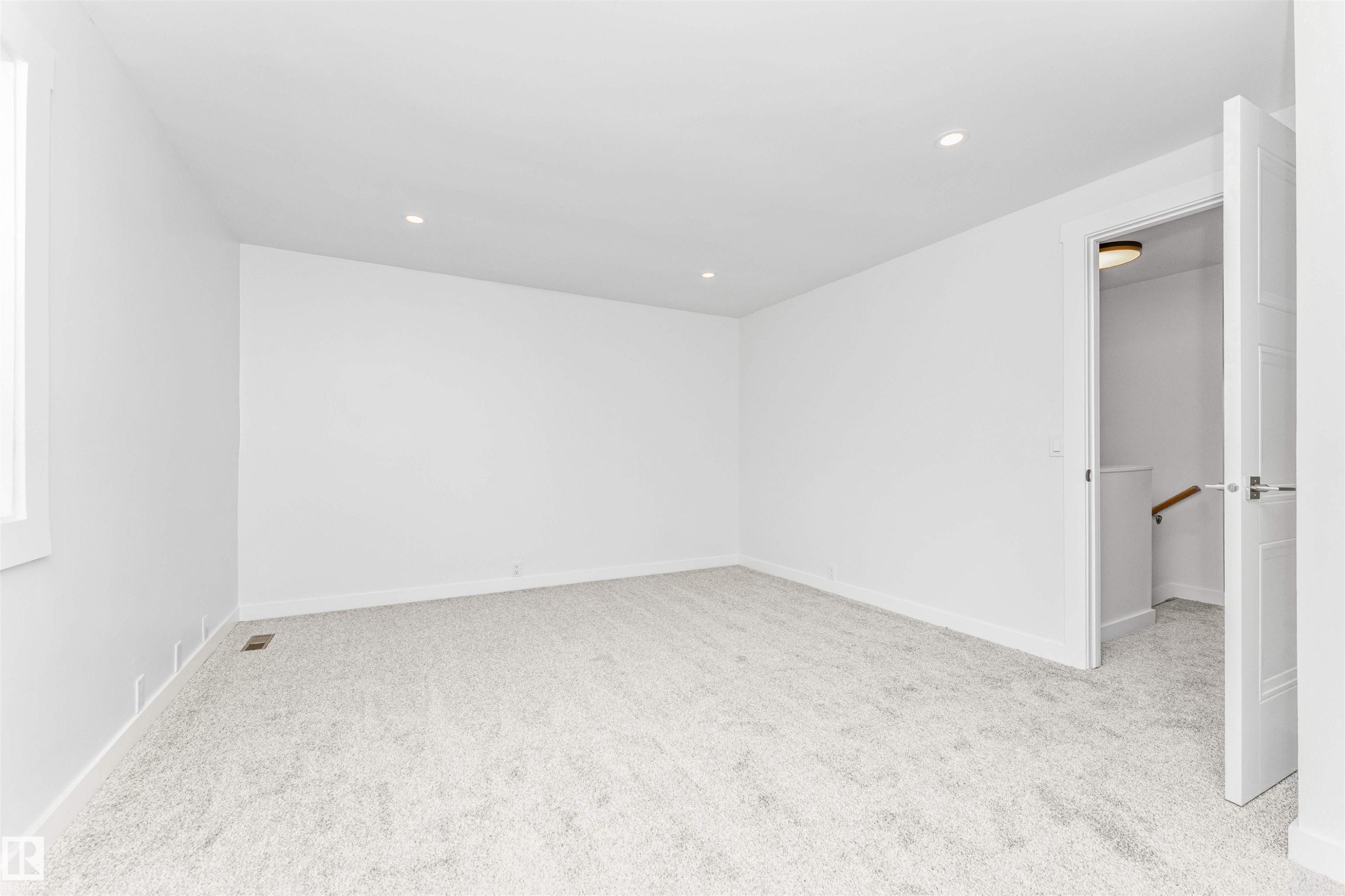 155 Woodborough Way Nw, Edmonton, AB