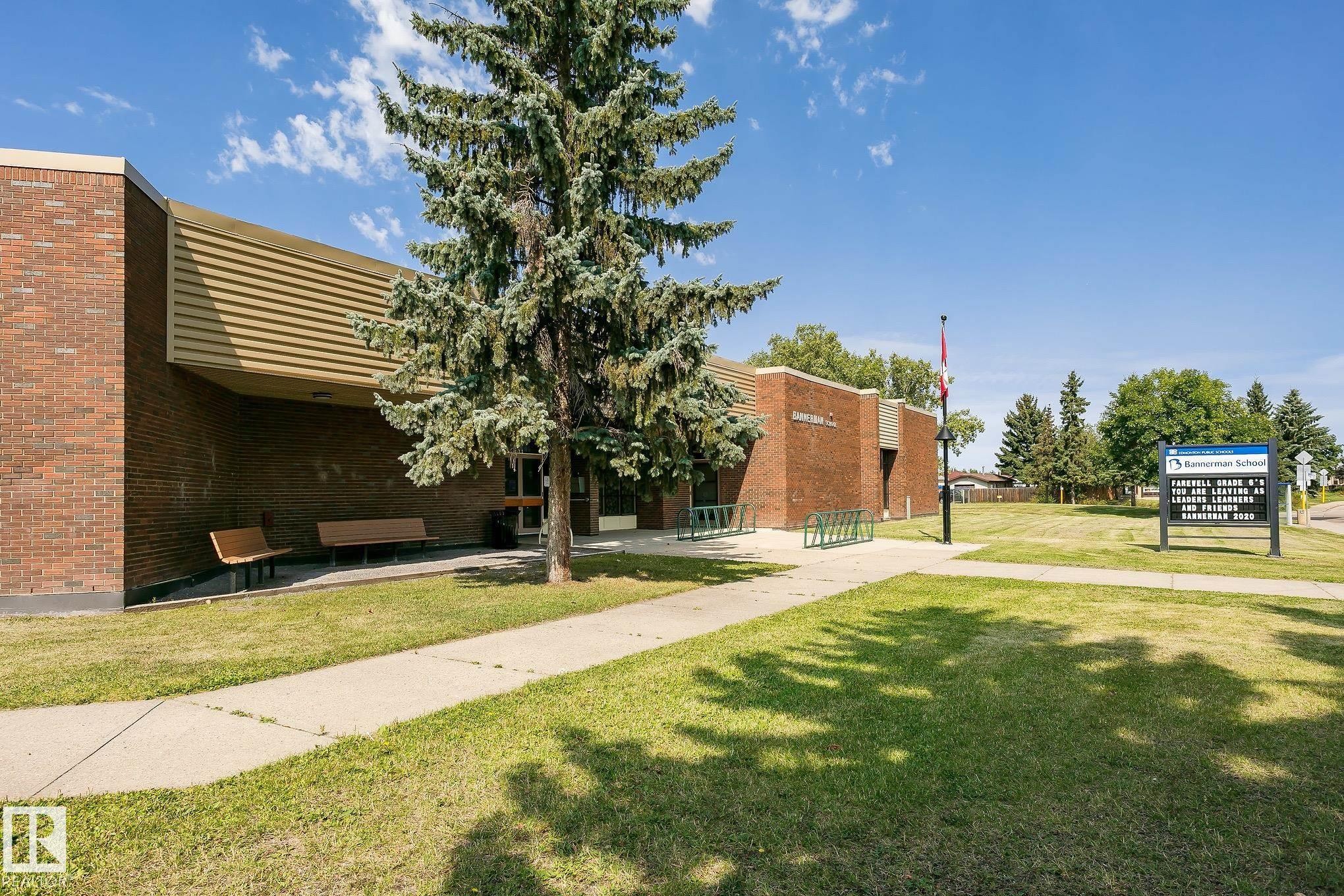 155 Woodborough Way Nw, Edmonton, AB