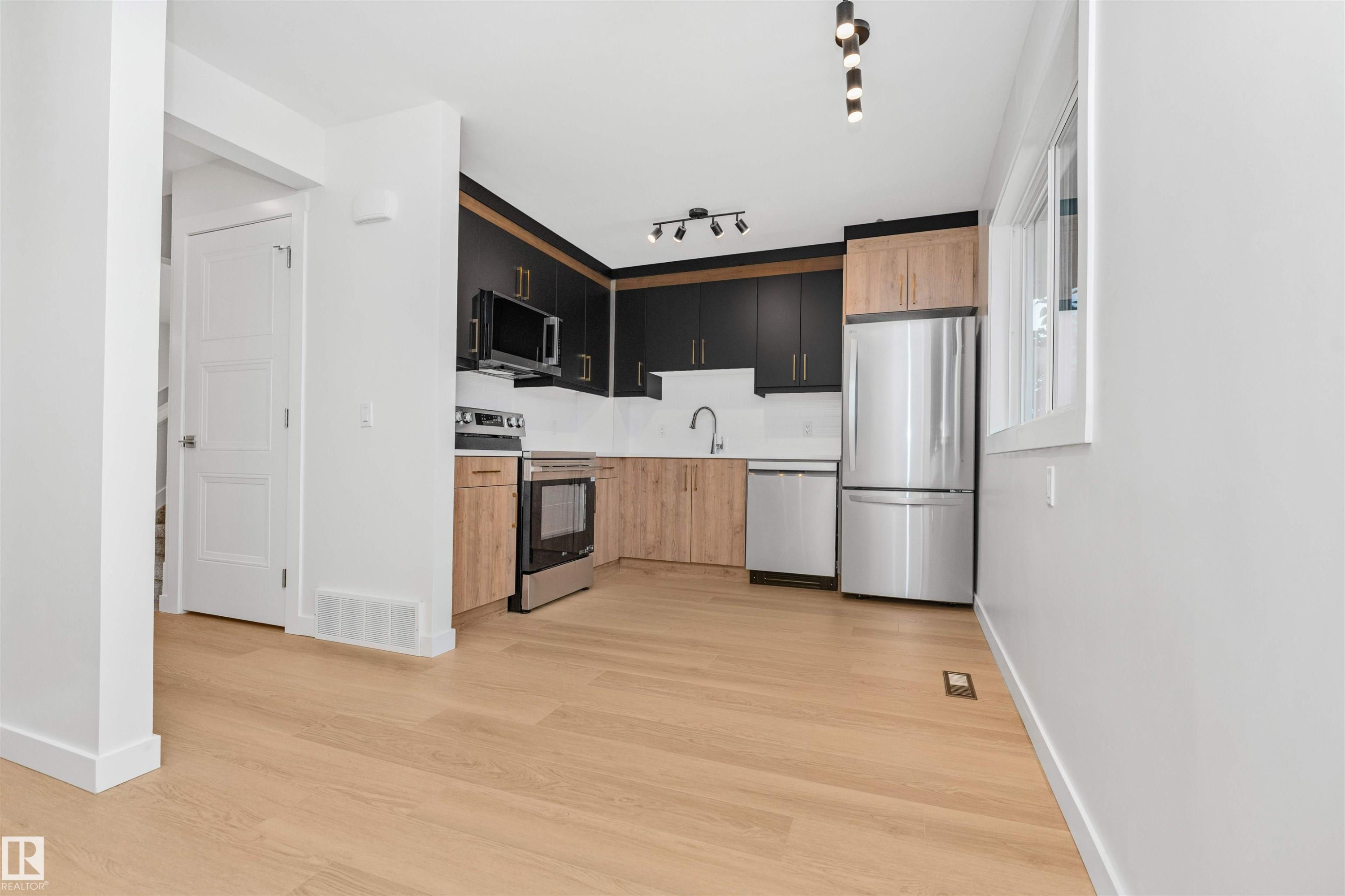 155 Woodborough Way Nw, Edmonton, AB