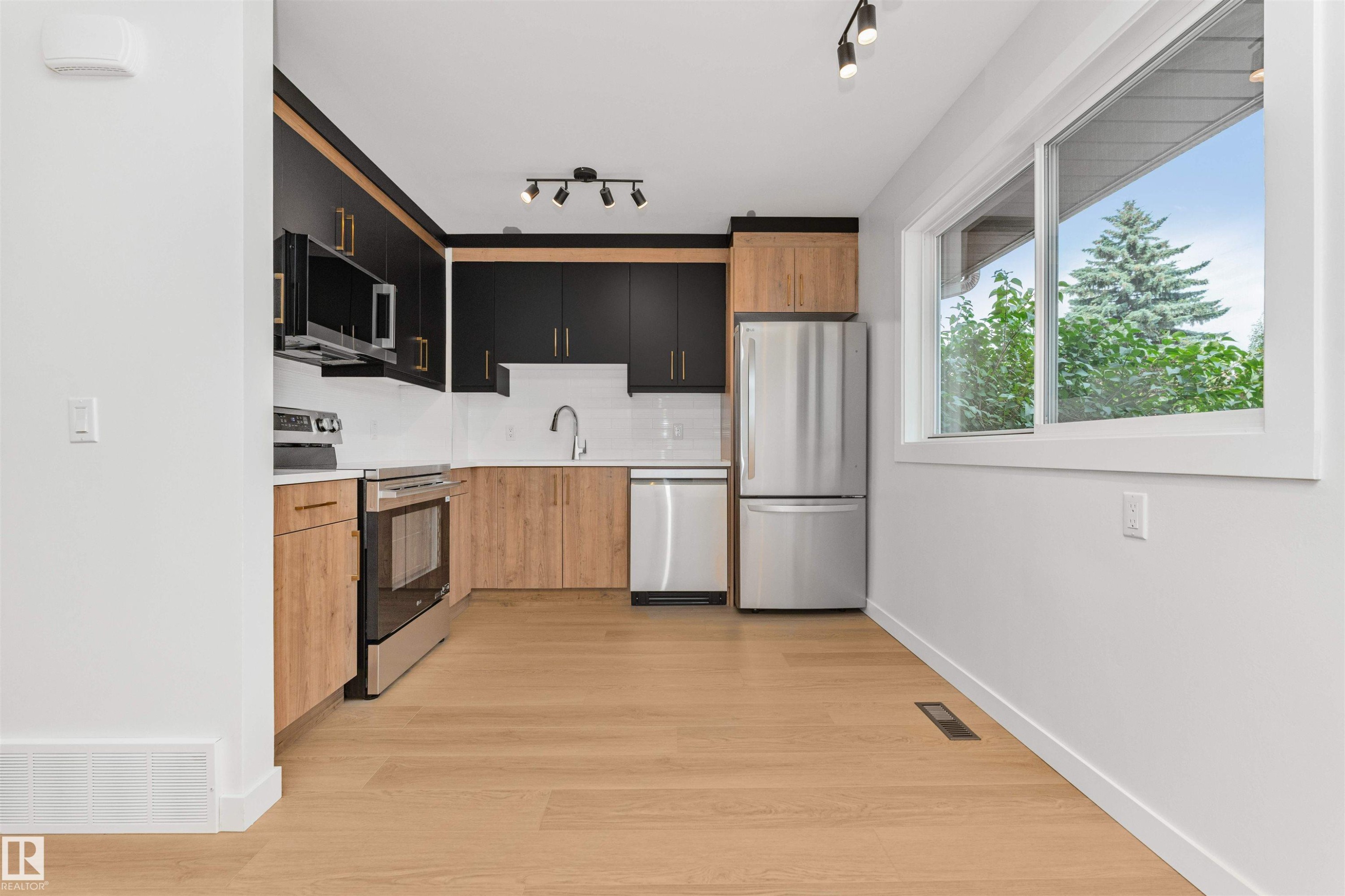 155 Woodborough Way Nw, Edmonton, AB