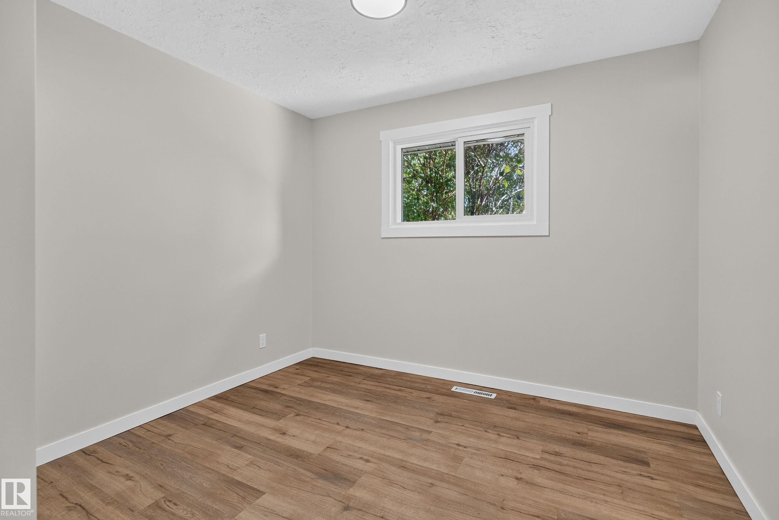 8311 160 Street Nw, Edmonton, AB