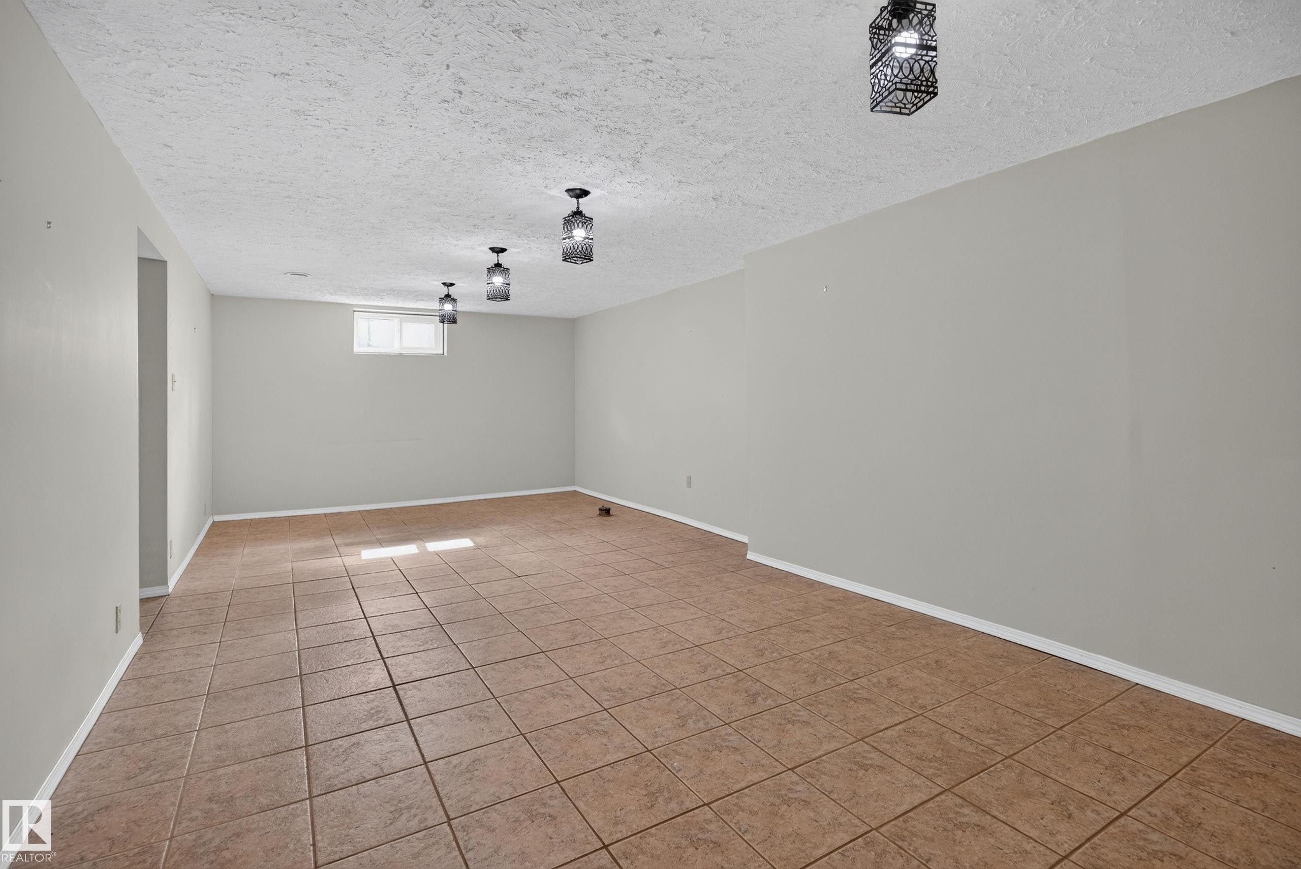 8311 160 Street Nw, Edmonton, AB