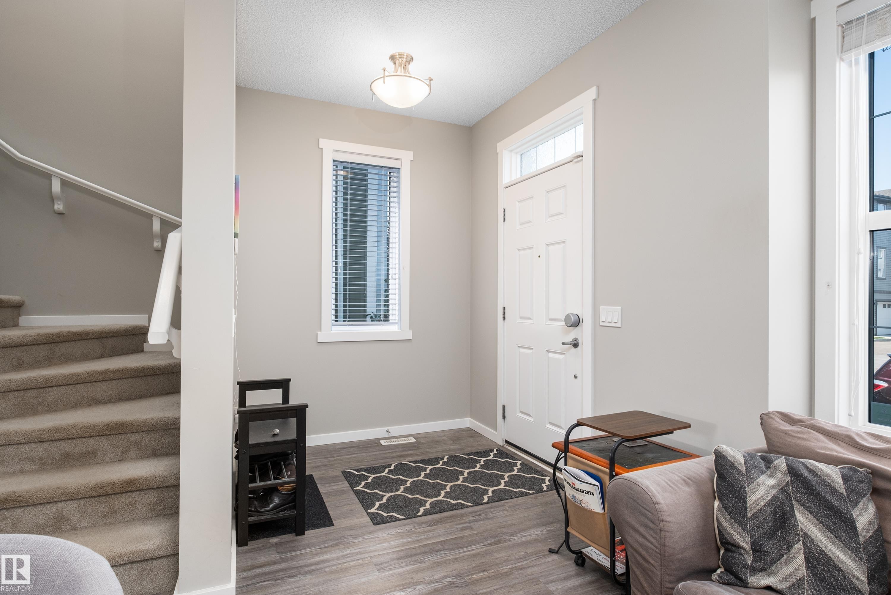 2627 Maple Way Nw, Edmonton, AB - Indoor Photo Showing Other Room