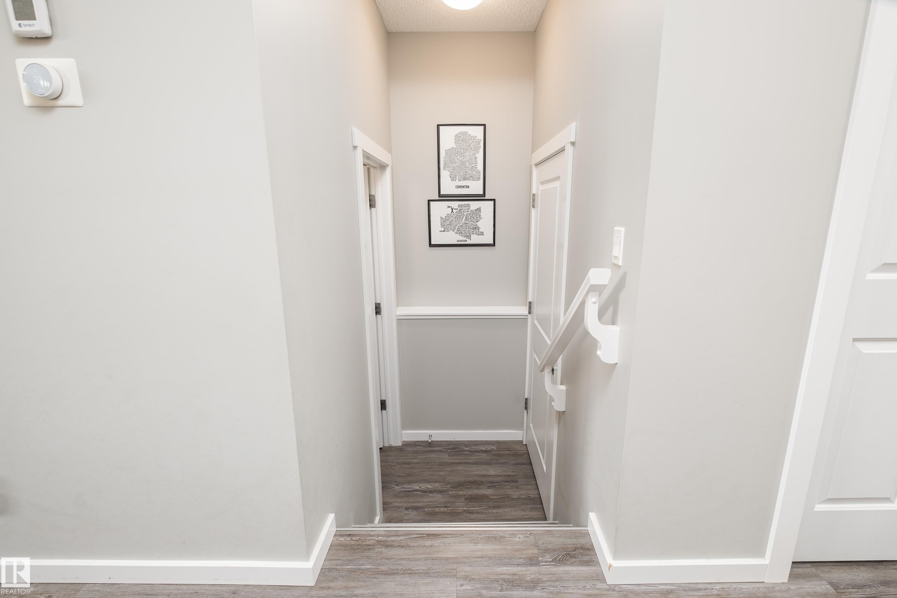 2627 Maple Way Nw, Edmonton, AB - Indoor Photo Showing Other Room