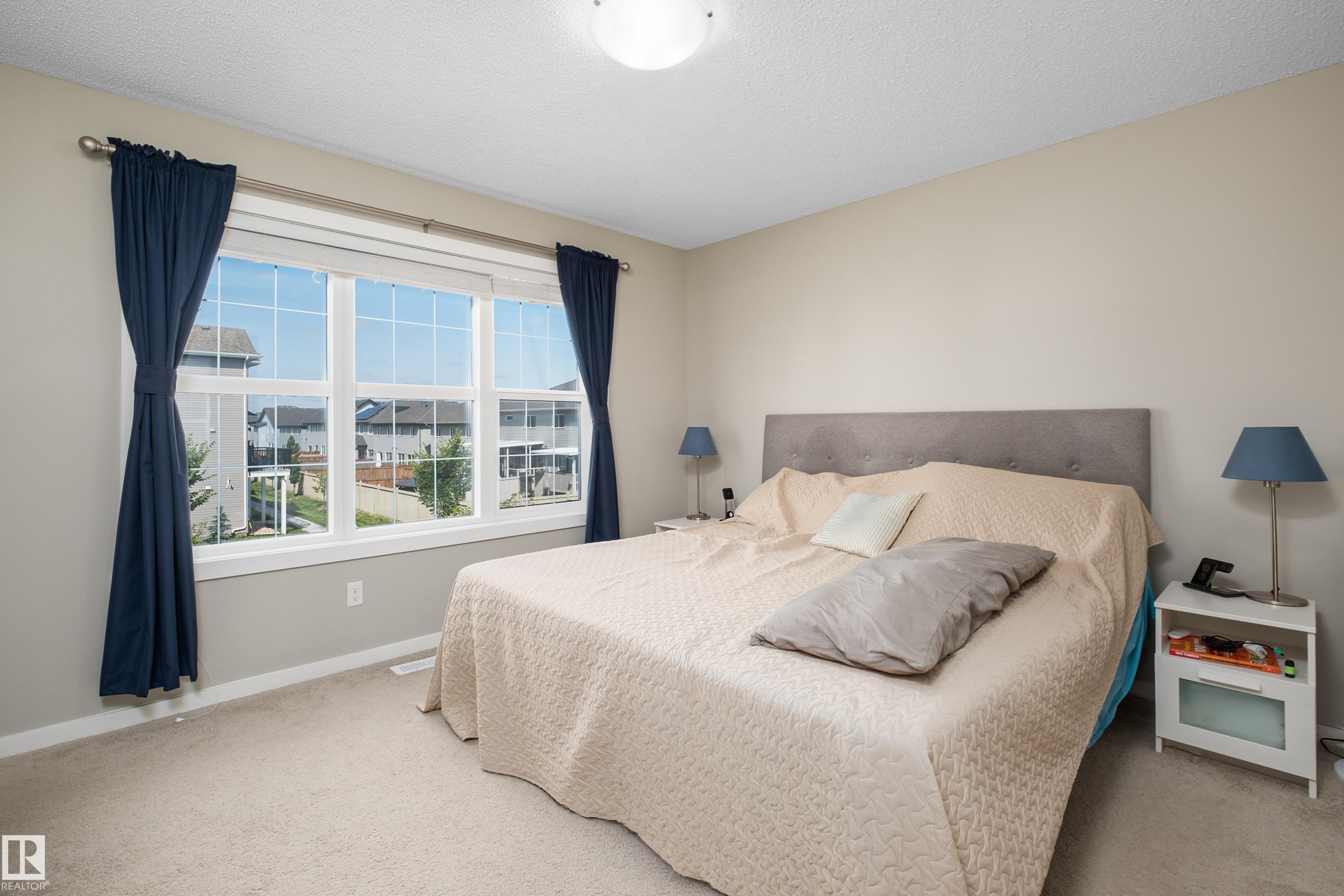 2627 Maple Way Nw, Edmonton, AB - Indoor Photo Showing Bedroom