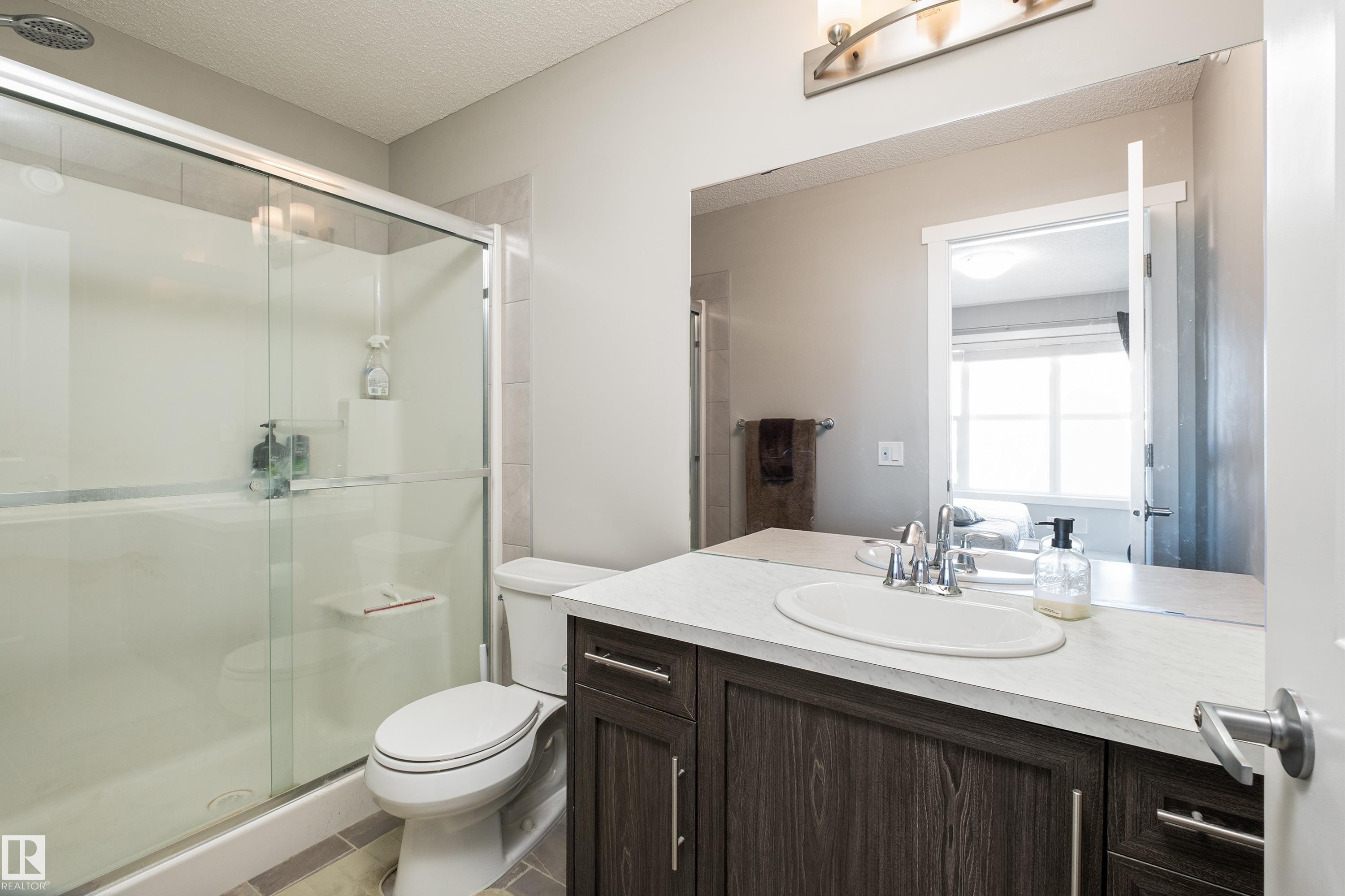 2627 Maple Way Nw, Edmonton, AB - Indoor Photo Showing Bathroom