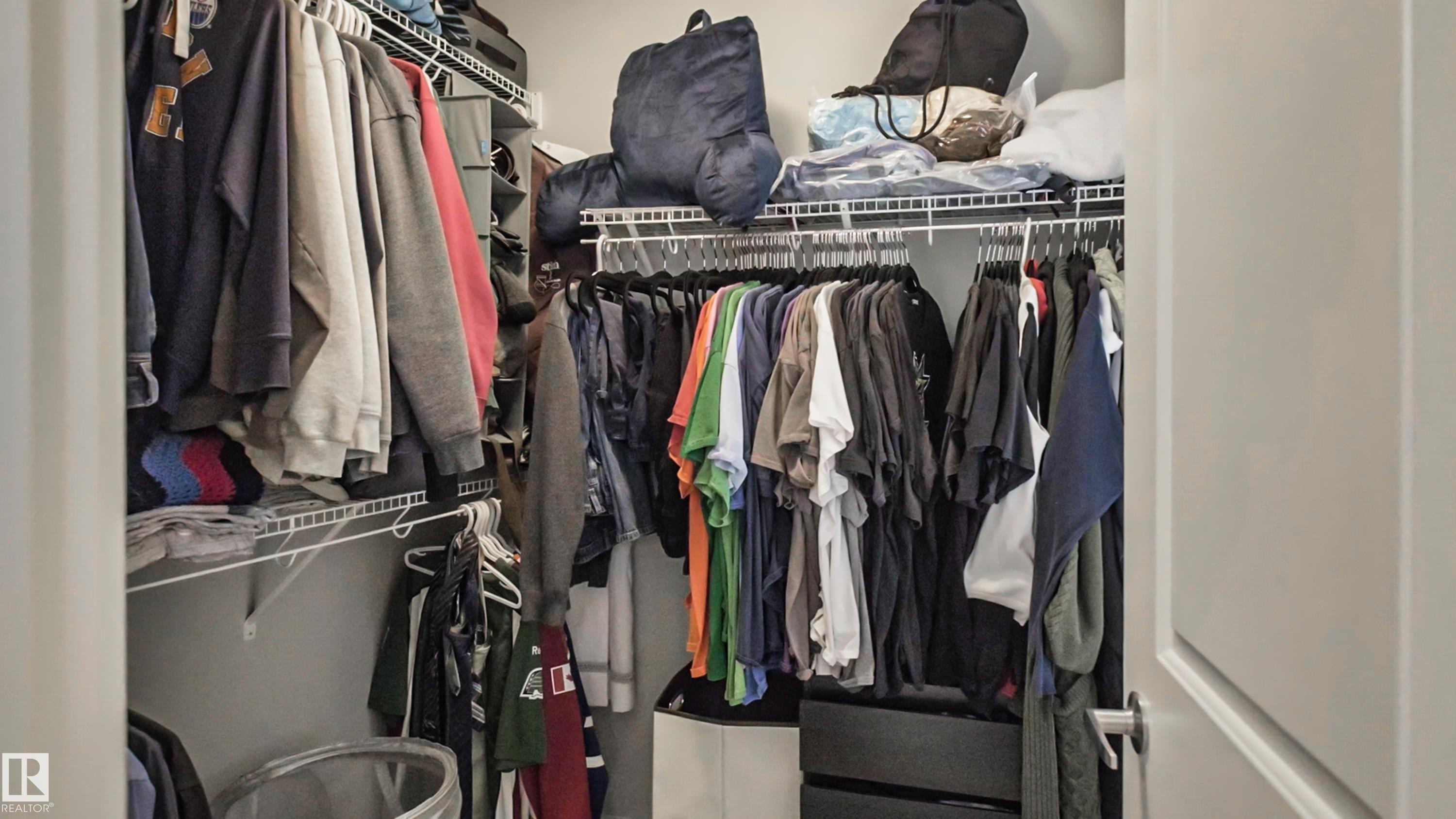 2627 Maple Way Nw, Edmonton, AB - Indoor With Storage