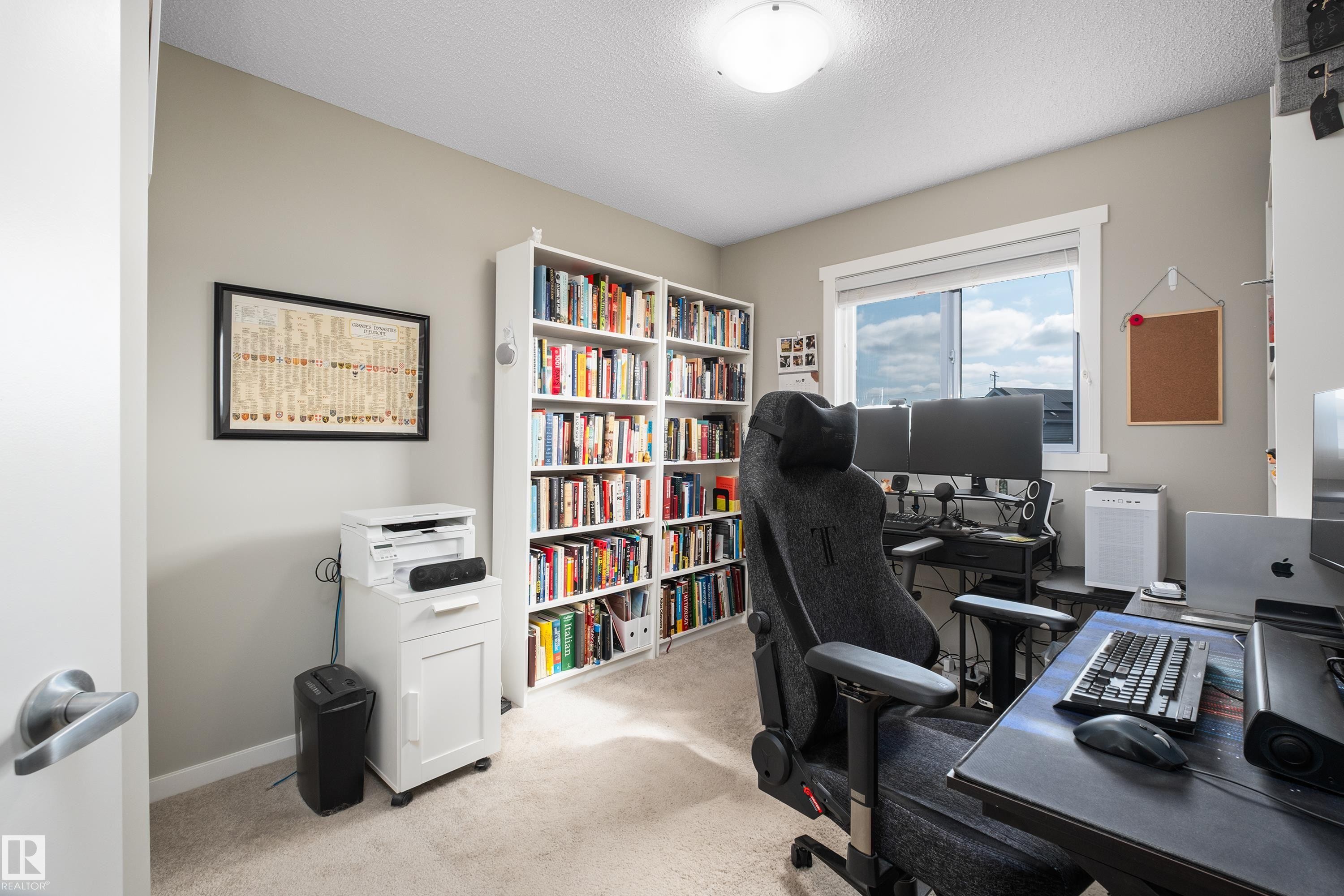 2627 Maple Way Nw, Edmonton, AB - Indoor Photo Showing Office