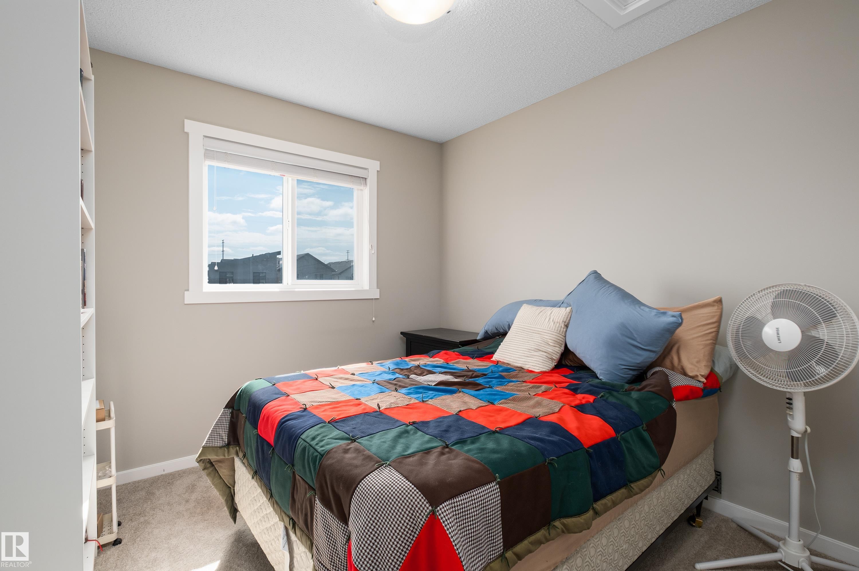 2627 Maple Way Nw, Edmonton, AB - Indoor Photo Showing Bedroom