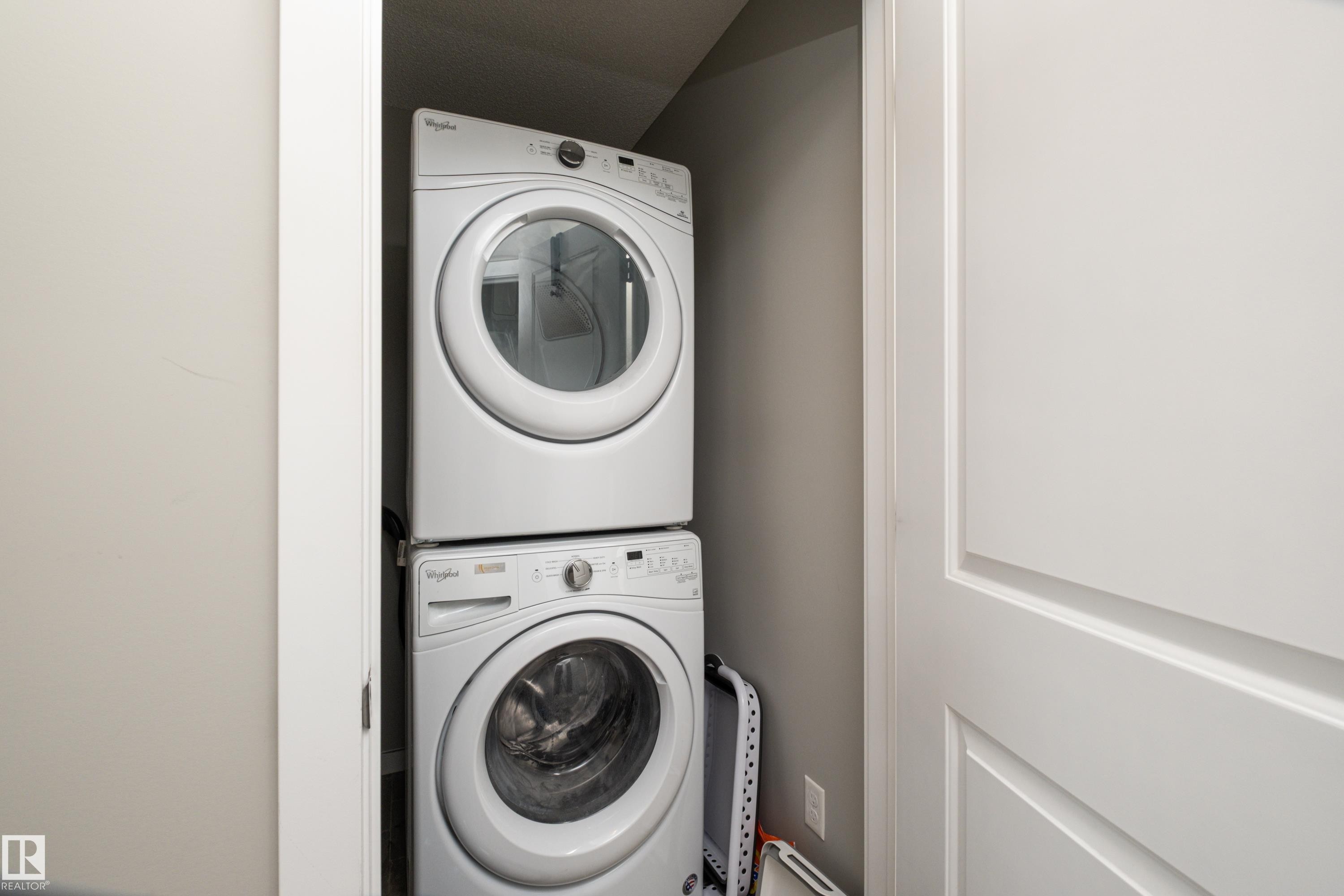 2627 Maple Way Nw, Edmonton, AB - Indoor Photo Showing Laundry Room