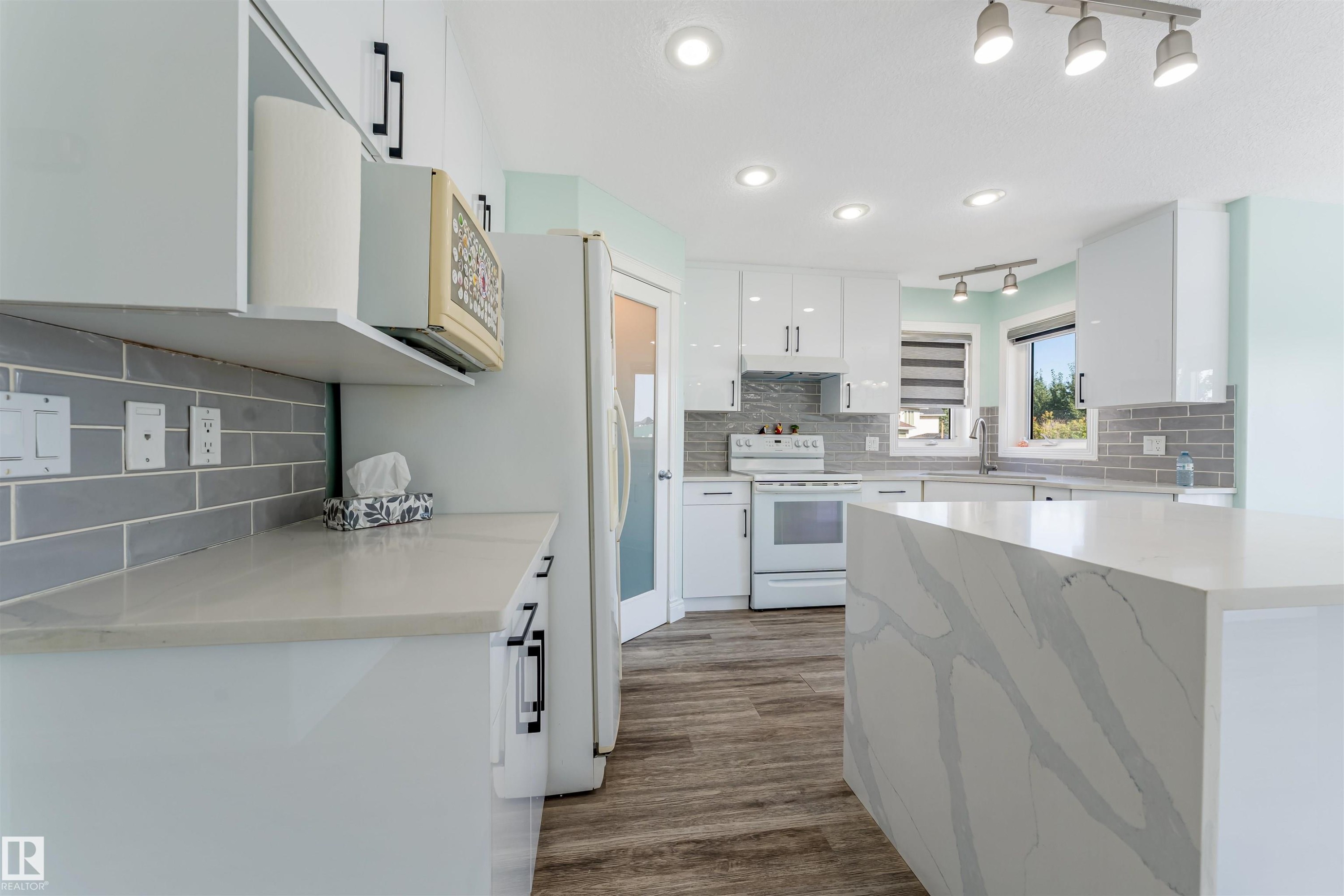 13023 Hudson Way Nw, Edmonton, AB