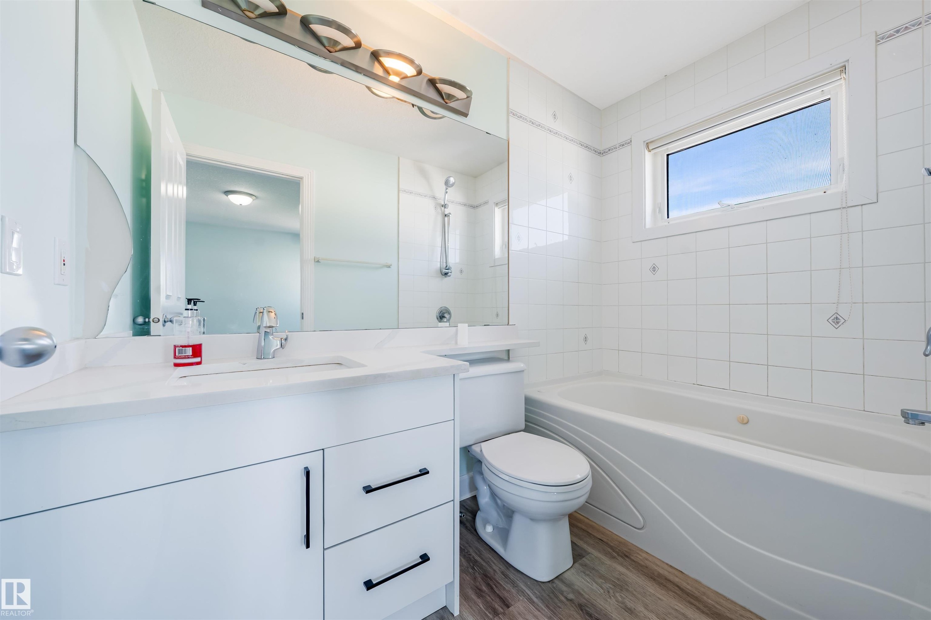 13023 Hudson Way Nw, Edmonton, AB