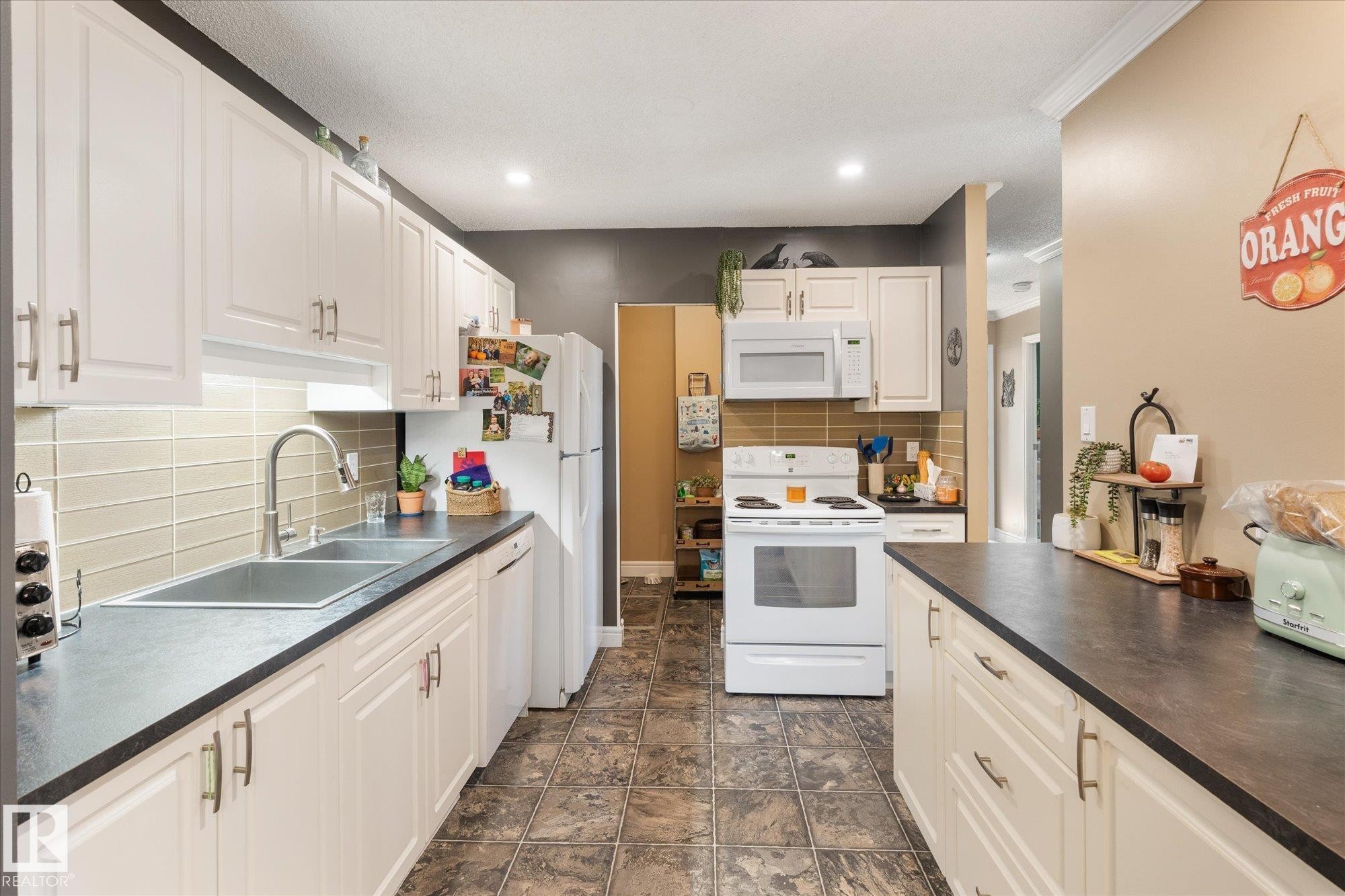 11230 18 Avenue Nw, Edmonton, AB
