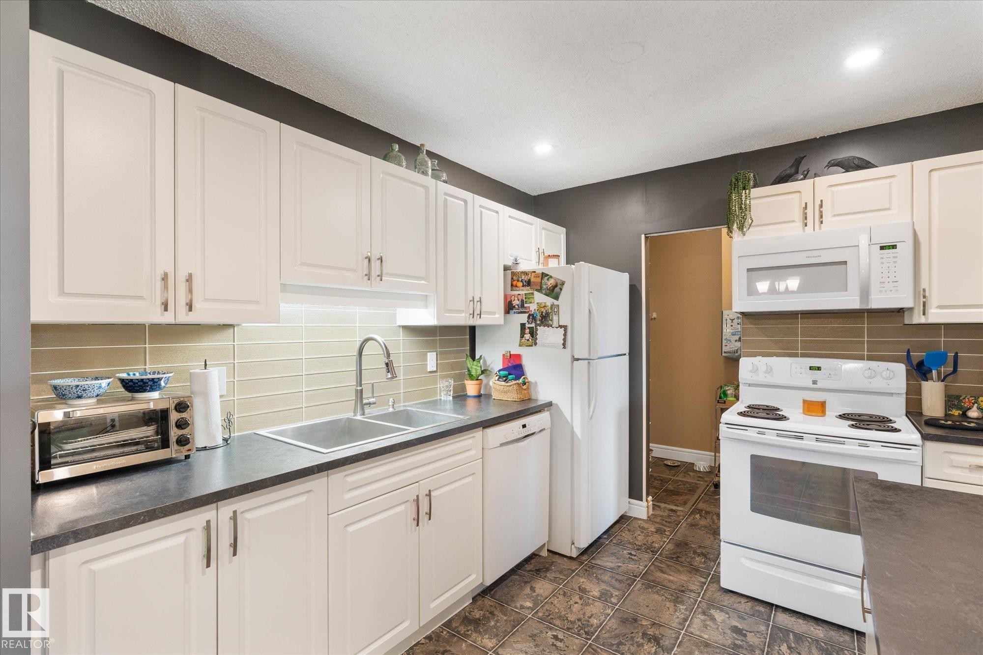 11230 18 Avenue Nw, Edmonton, AB