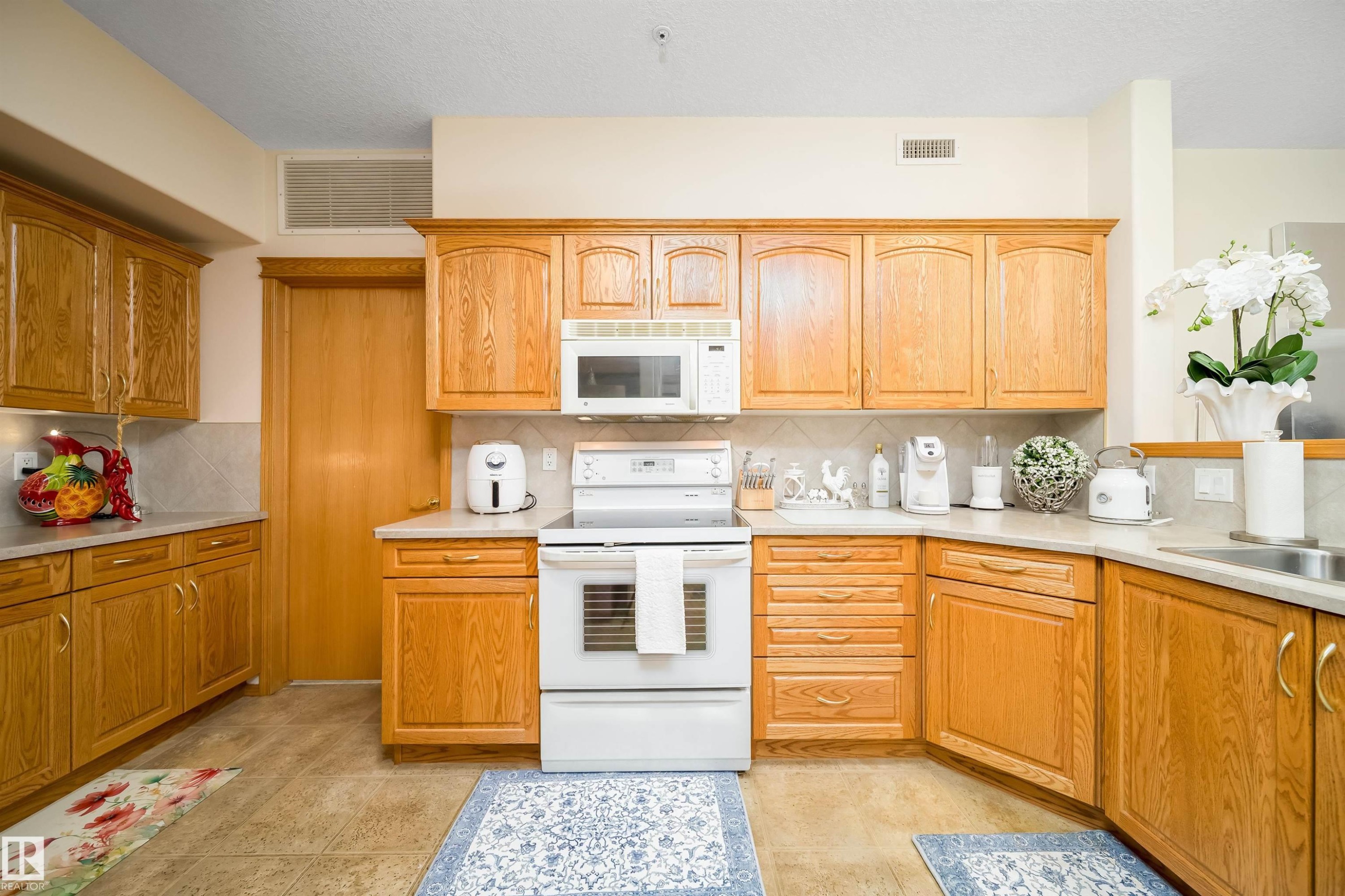 #208 11260 153 Av Nw, Edmonton, AB