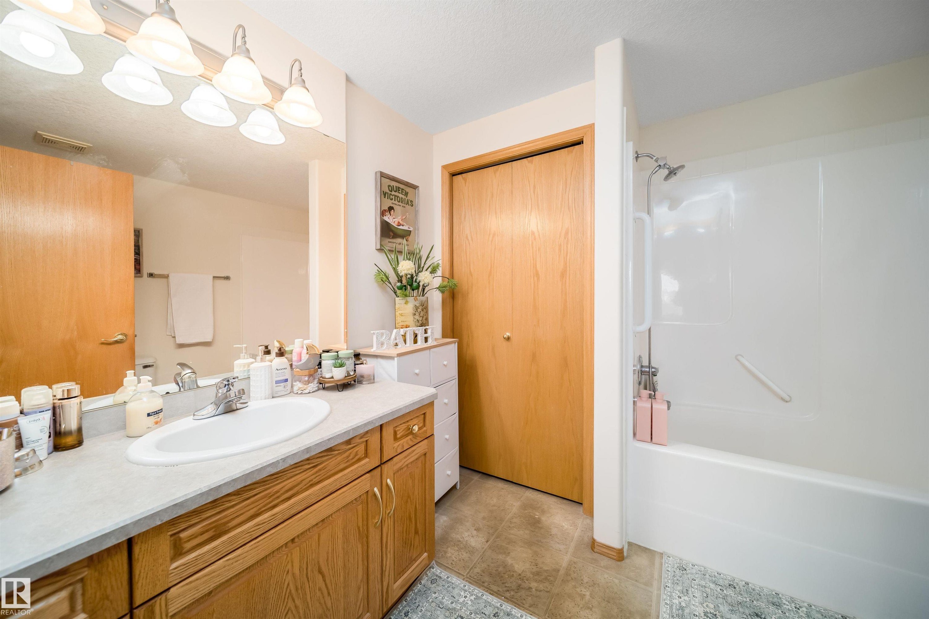 #208 11260 153 Av Nw, Edmonton, AB