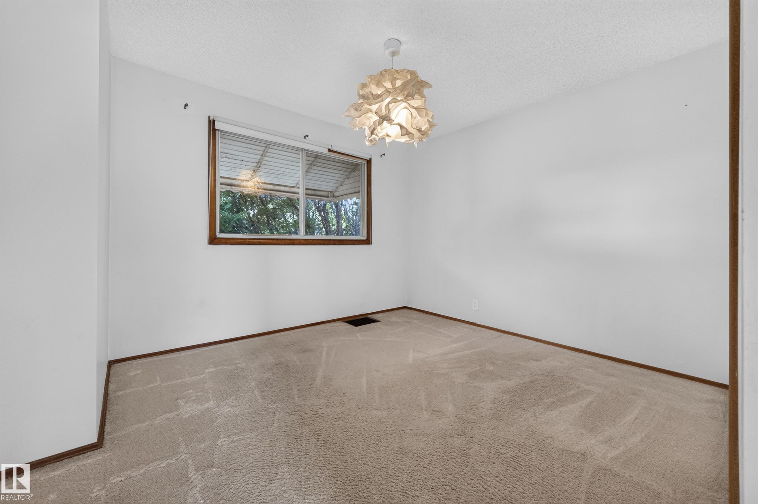 11109 38 Street Nw, Edmonton, AB