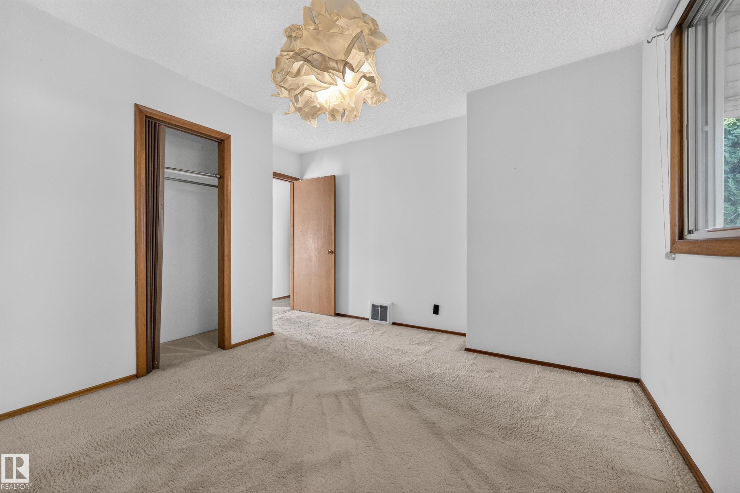 11109 38 Street Nw, Edmonton, AB