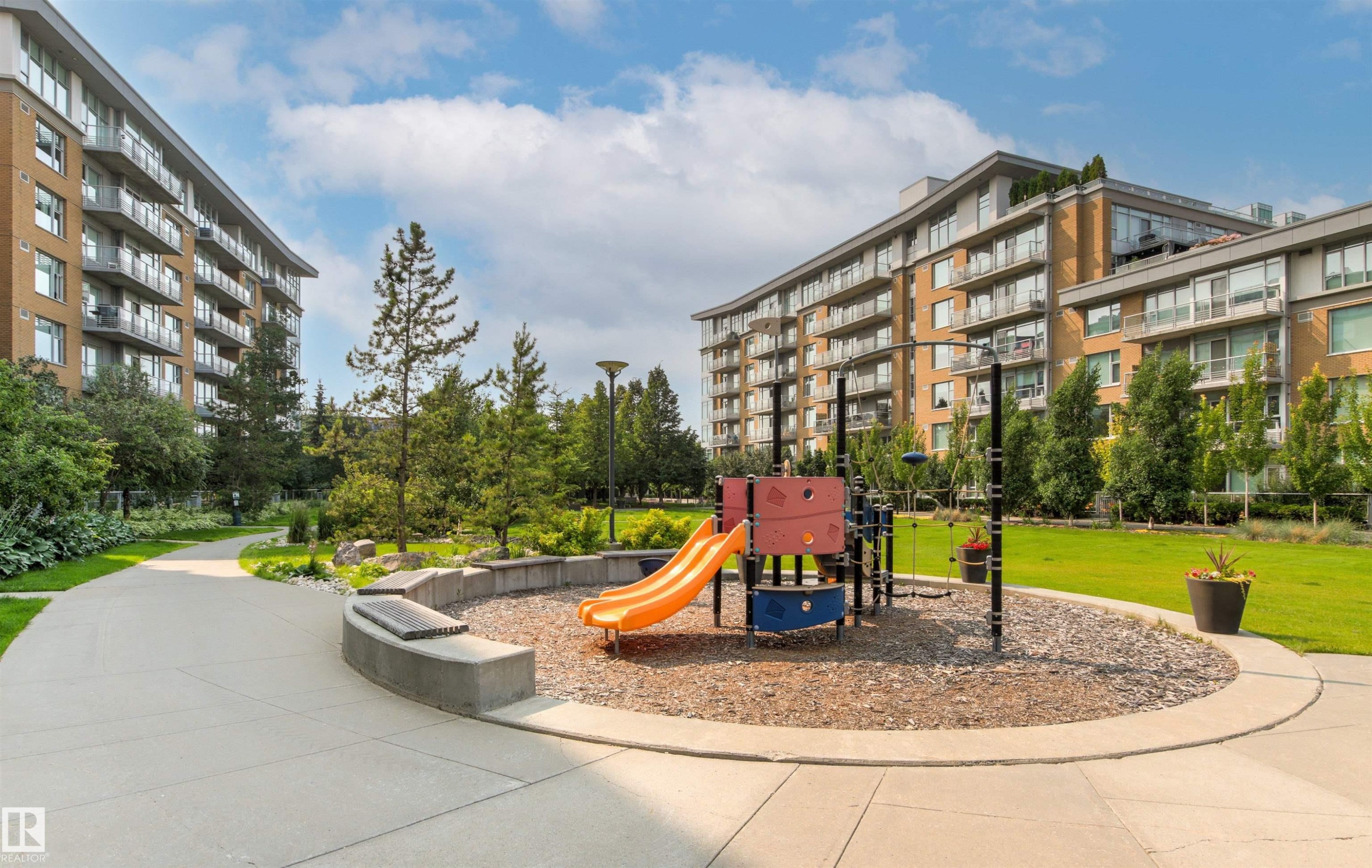 #406 2504 109 St Nw, Edmonton, AB - Outdoor