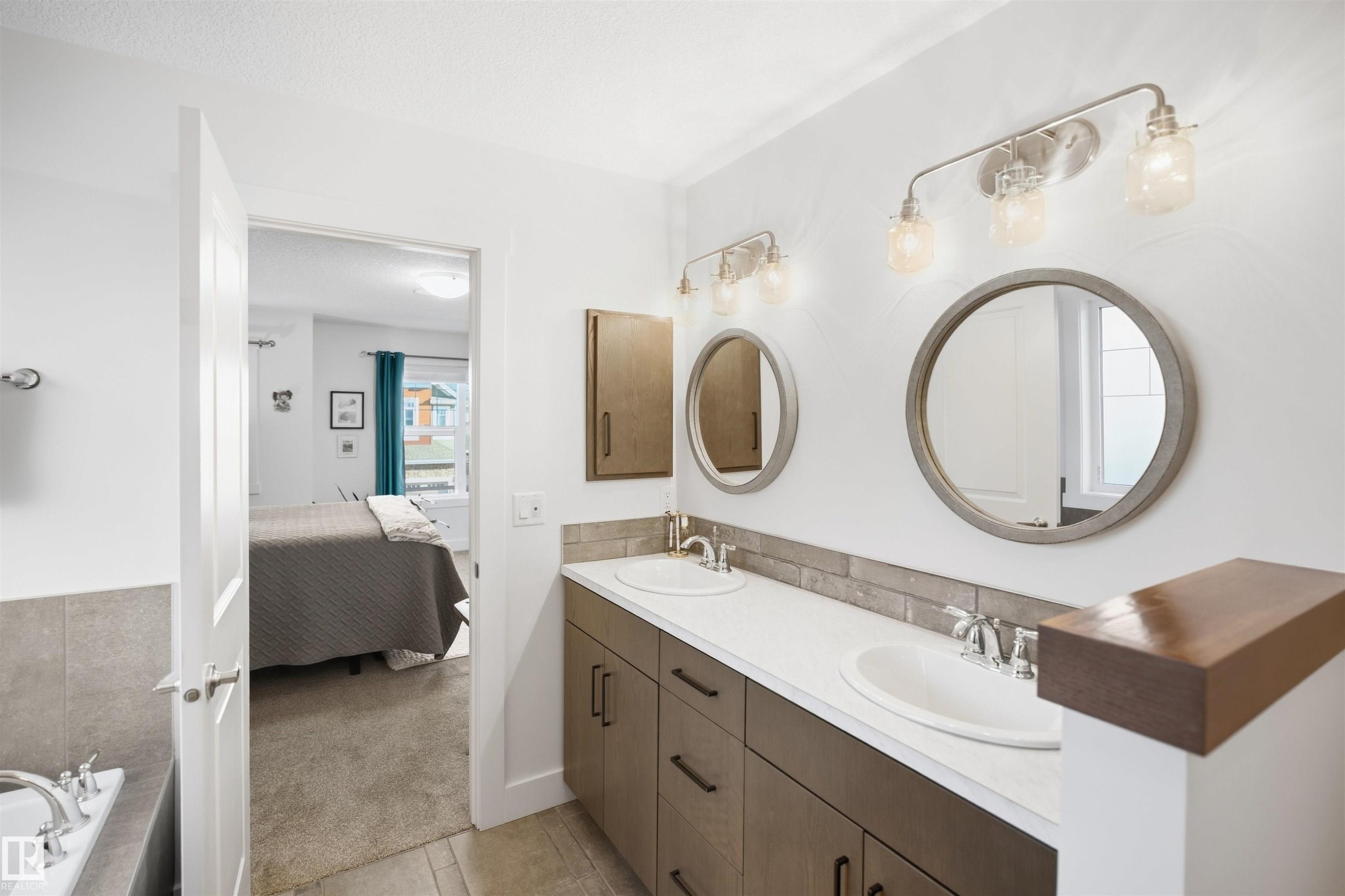 6917 Johnnie Caine Way Nw, Edmonton, AB