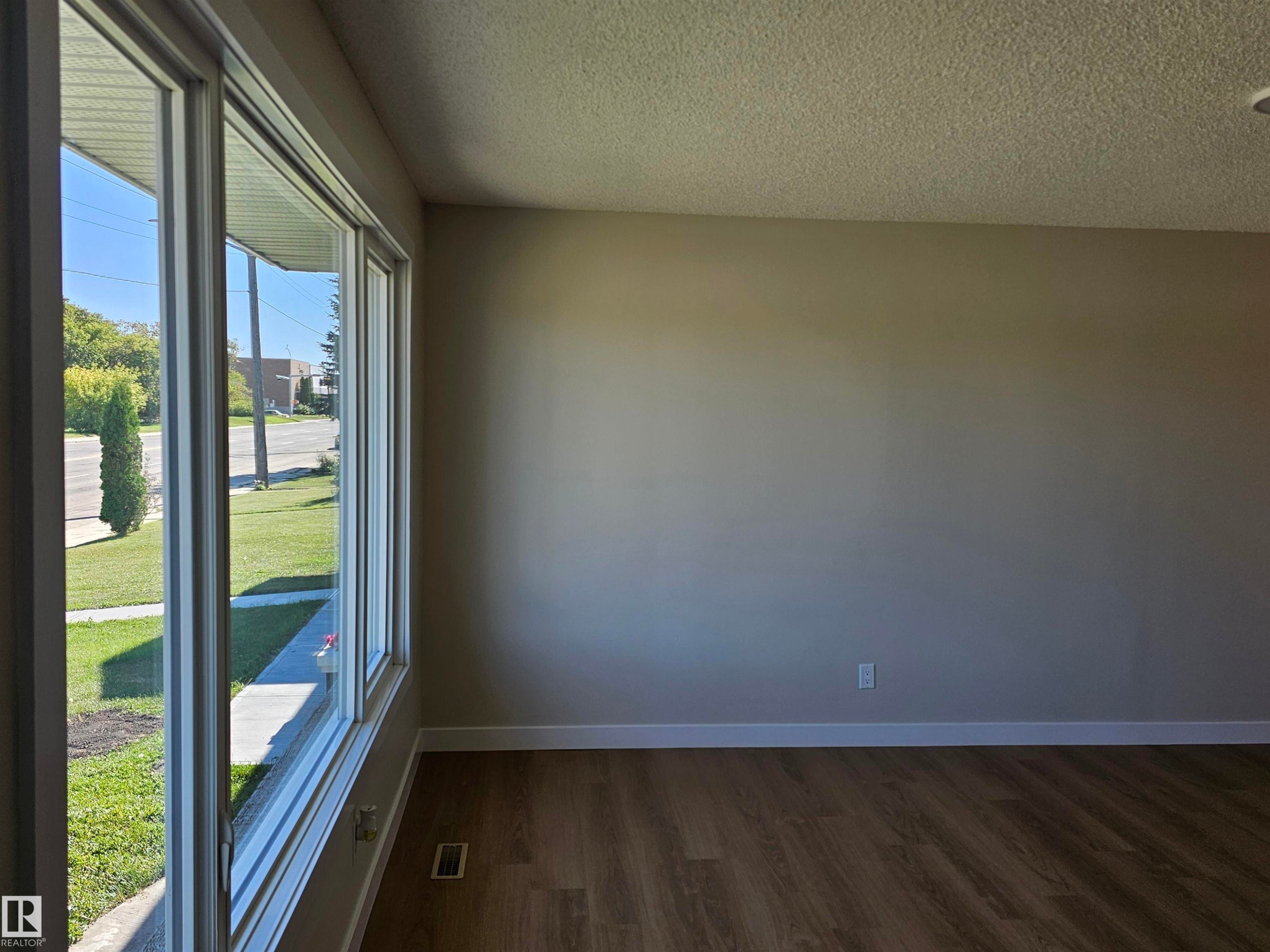 12344 50 Street Nw, Edmonton, AB