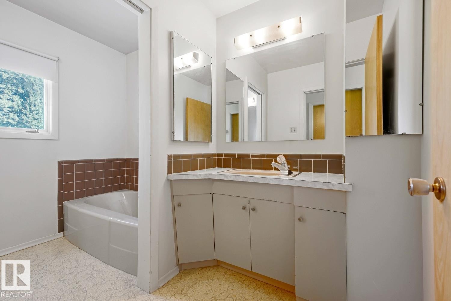 3830 Ada Boulevard Nw, Edmonton, AB
