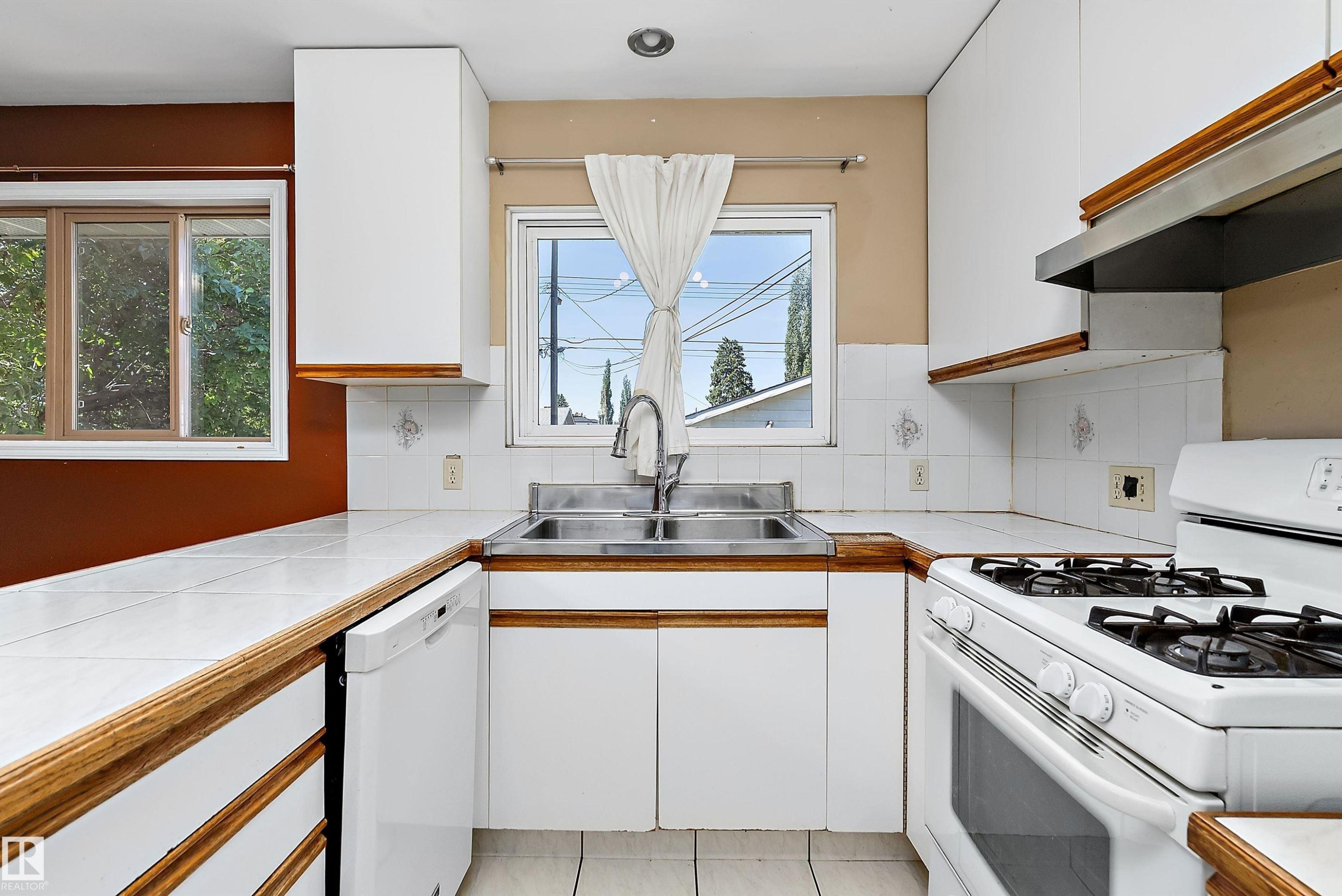 10432 50 Street Nw, Edmonton, AB