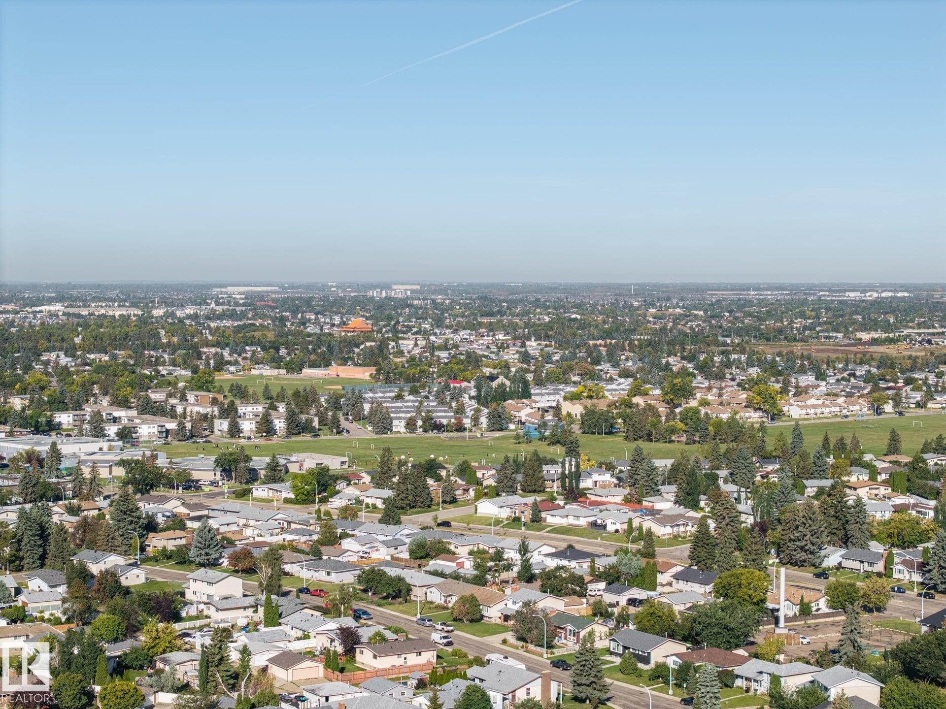Expansive urban landscape with extensive tree cover and varied residential architecture - #2 14120 80 St Nw, Edmonton, AB