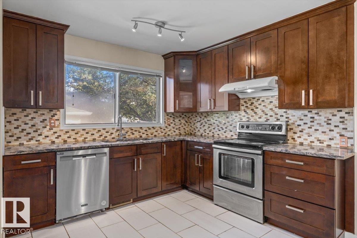 11516 44 Avenue Nw, Edmonton, AB