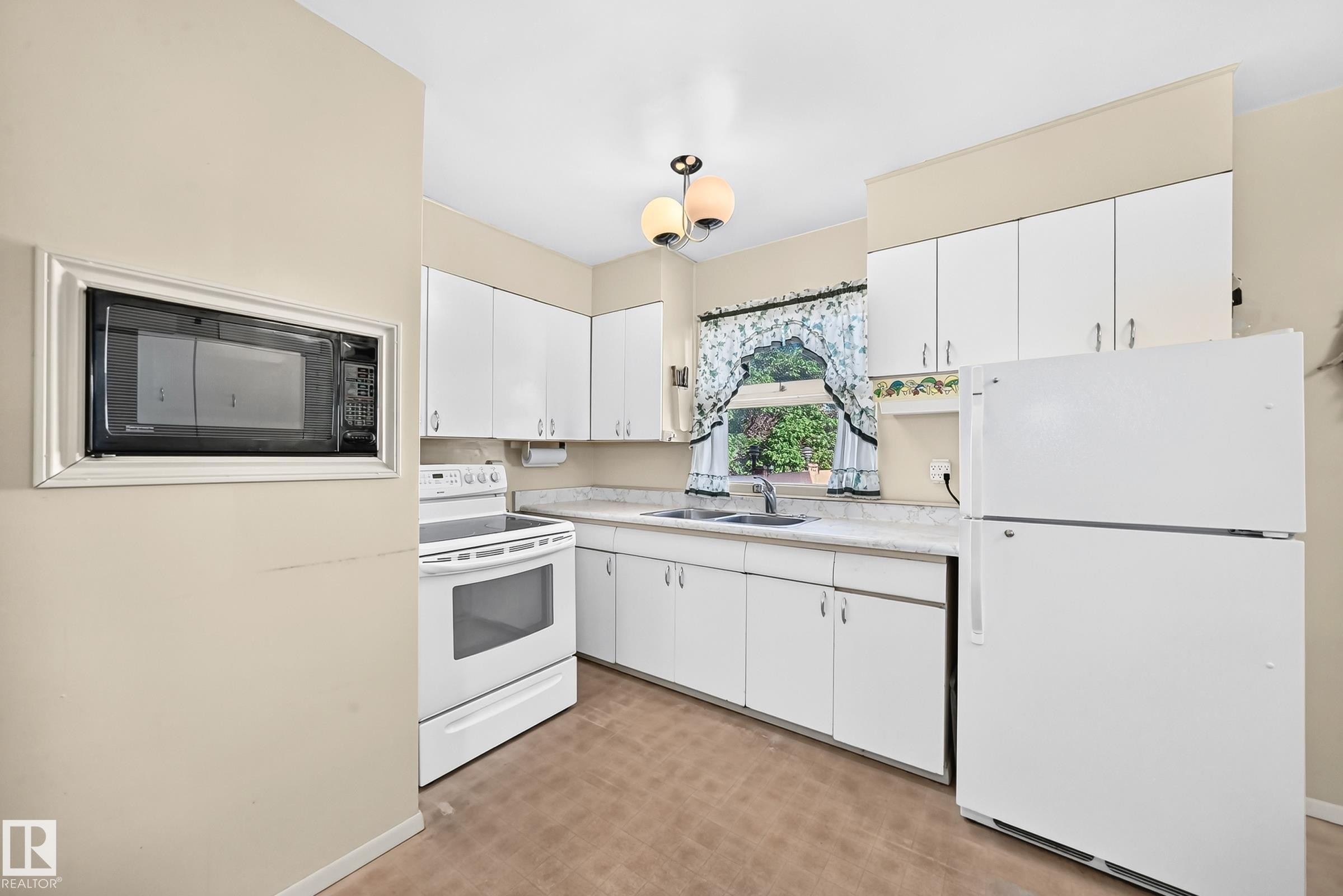 10528 128 Avenue Nw, Edmonton, AB