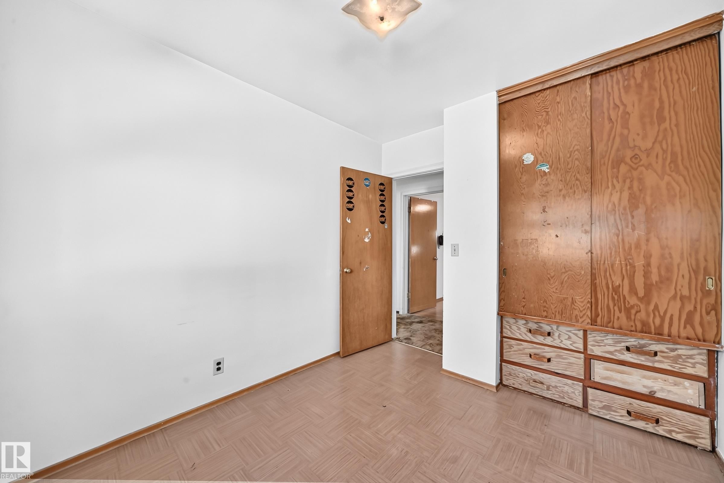 10528 128 Avenue Nw, Edmonton, AB