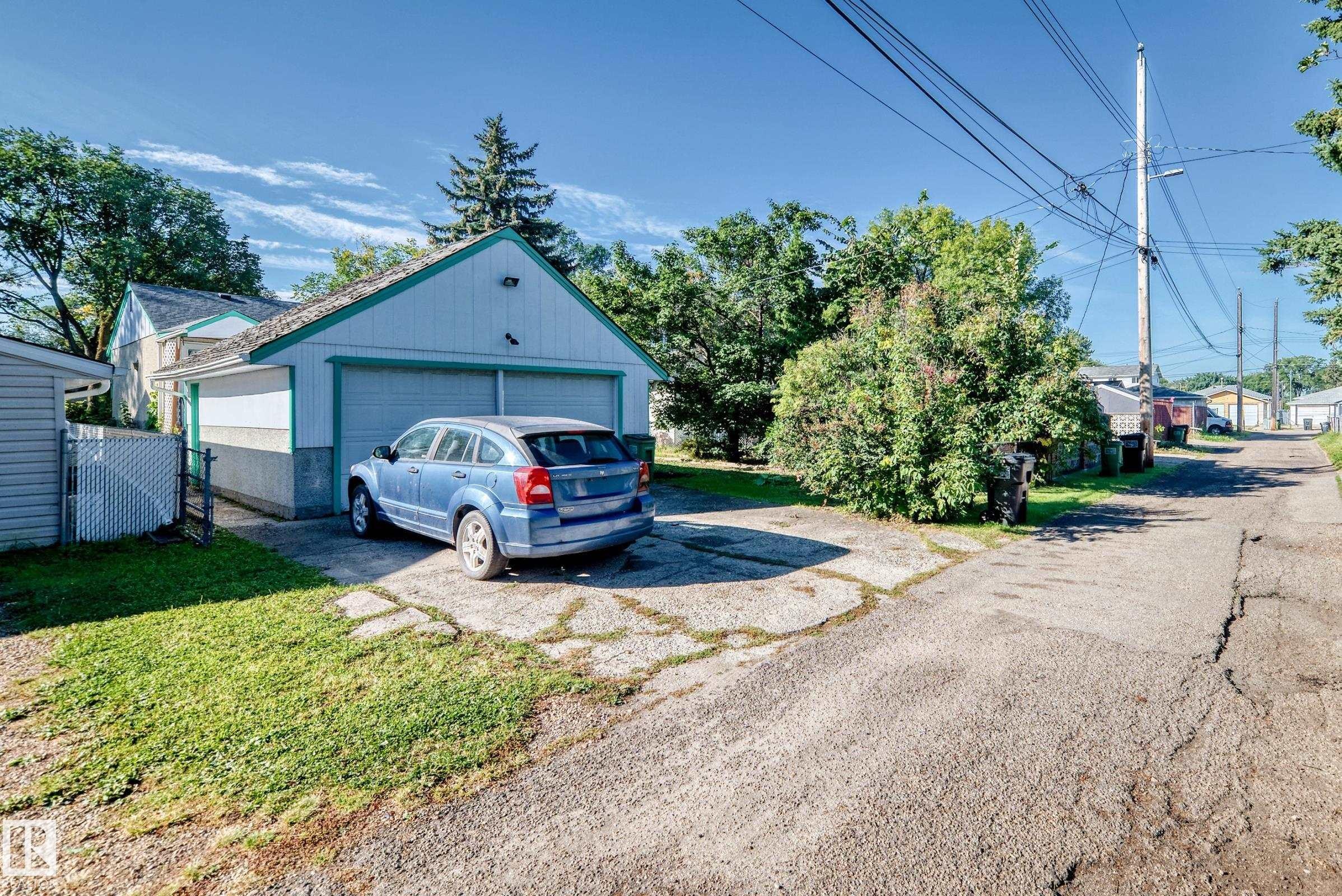 10528 128 Avenue Nw, Edmonton, AB