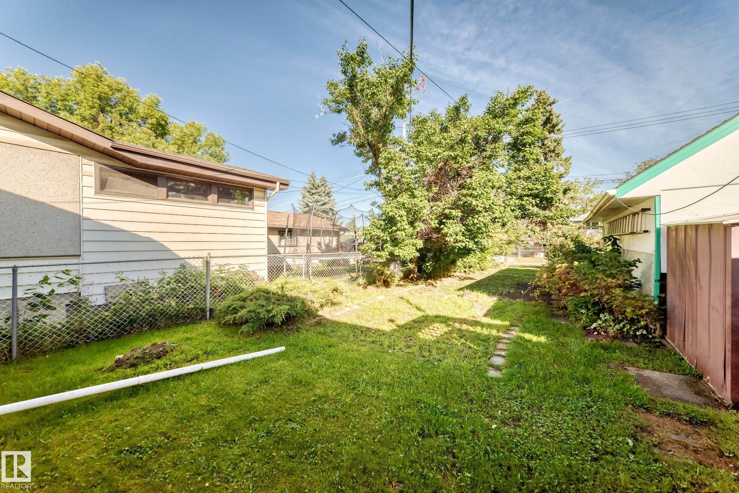 10528 128 Avenue Nw, Edmonton, AB