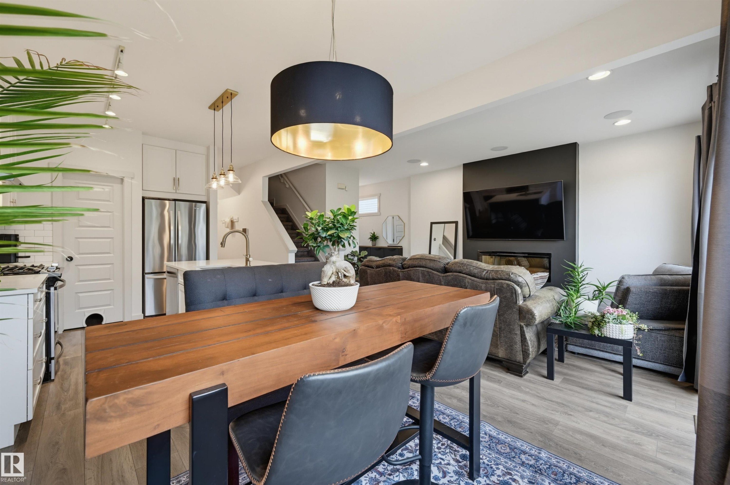 22434 99A Avenue Nw, Edmonton, AB - Indoor Photo Showing Dining Room