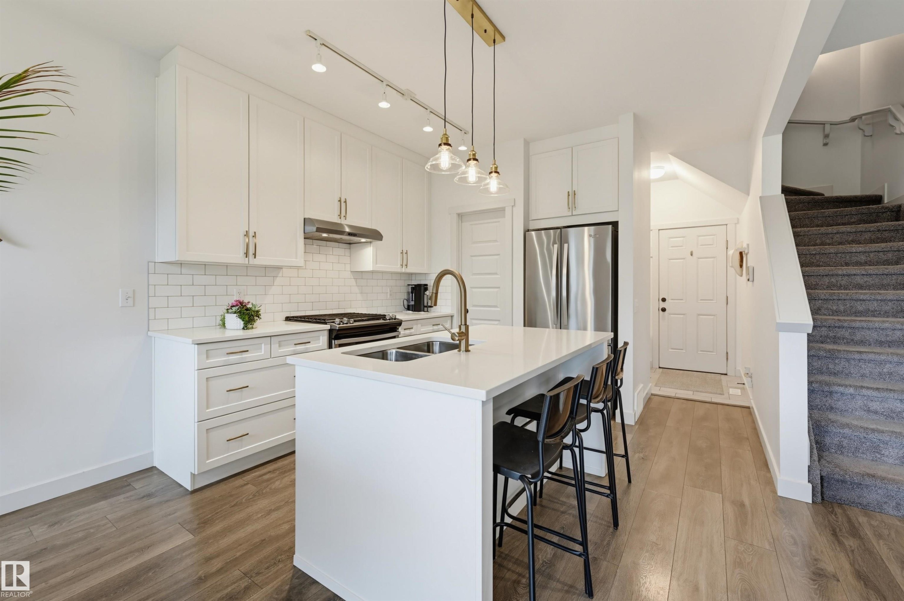 22434 99A Avenue Nw, Edmonton, AB - Indoor Photo Showing Kitchen With Double Sink With Upgraded Kitchen