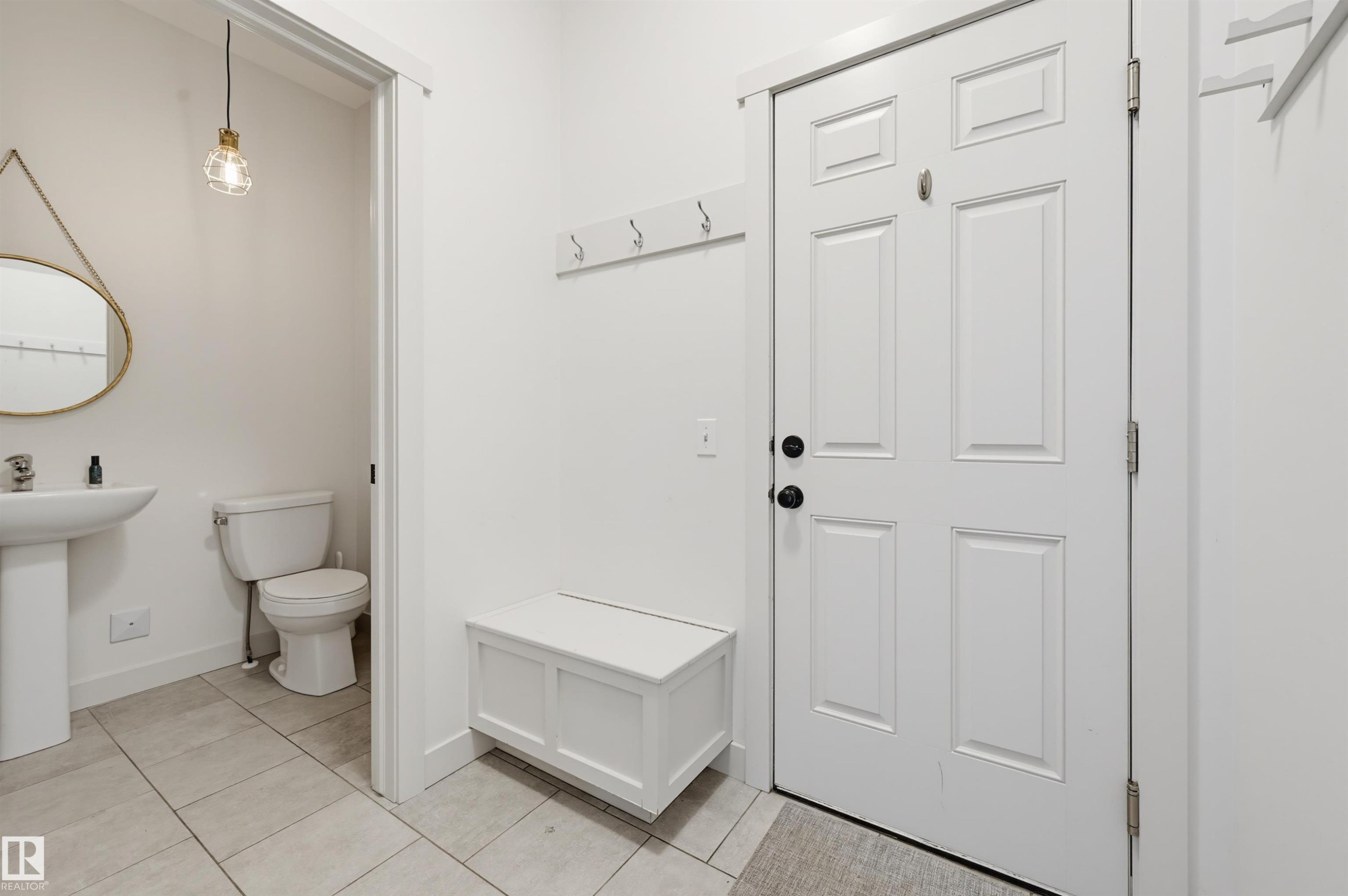 22434 99A Avenue Nw, Edmonton, AB - Indoor Photo Showing Bathroom