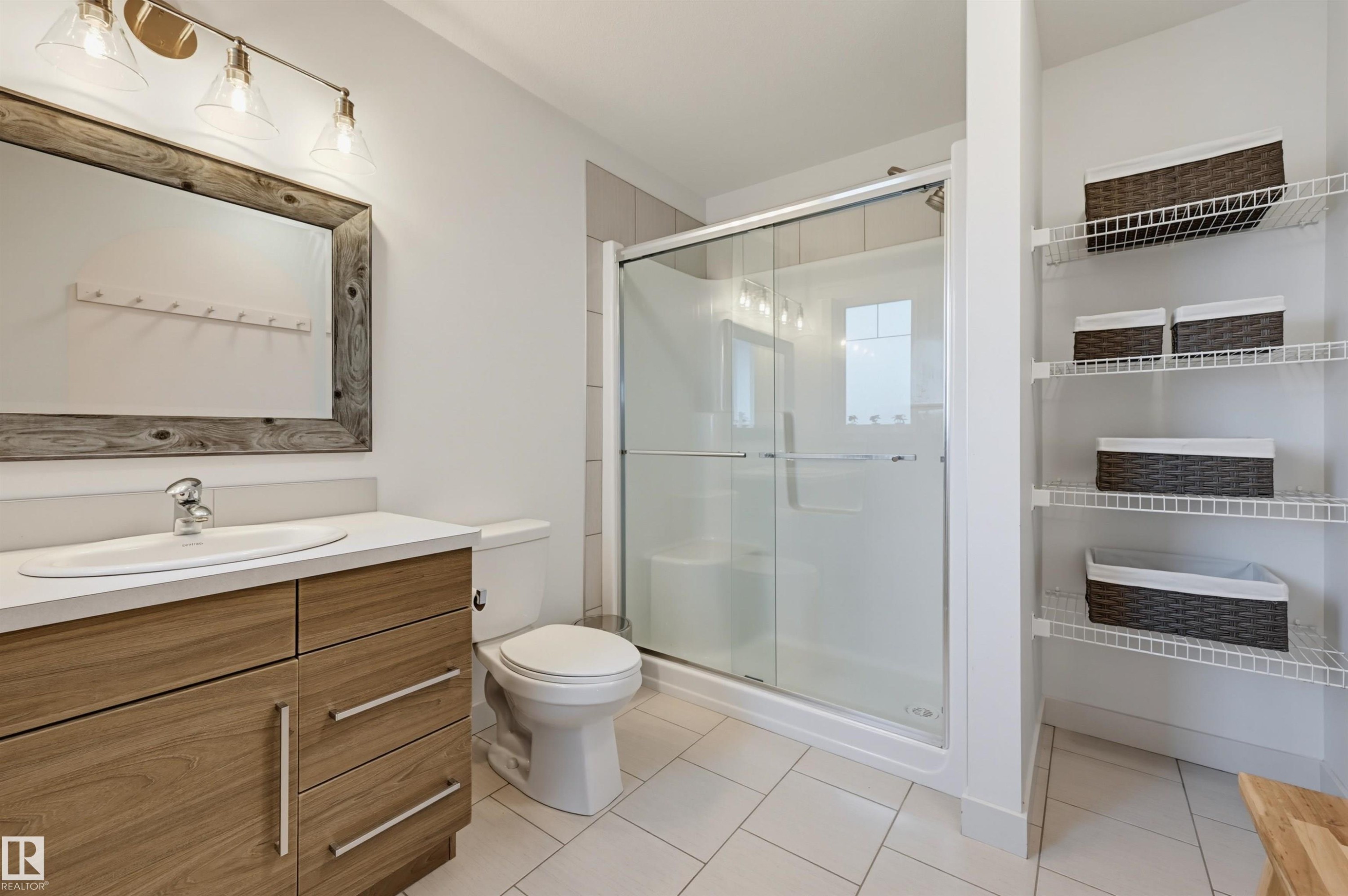 22434 99A Avenue Nw, Edmonton, AB - Indoor Photo Showing Bathroom