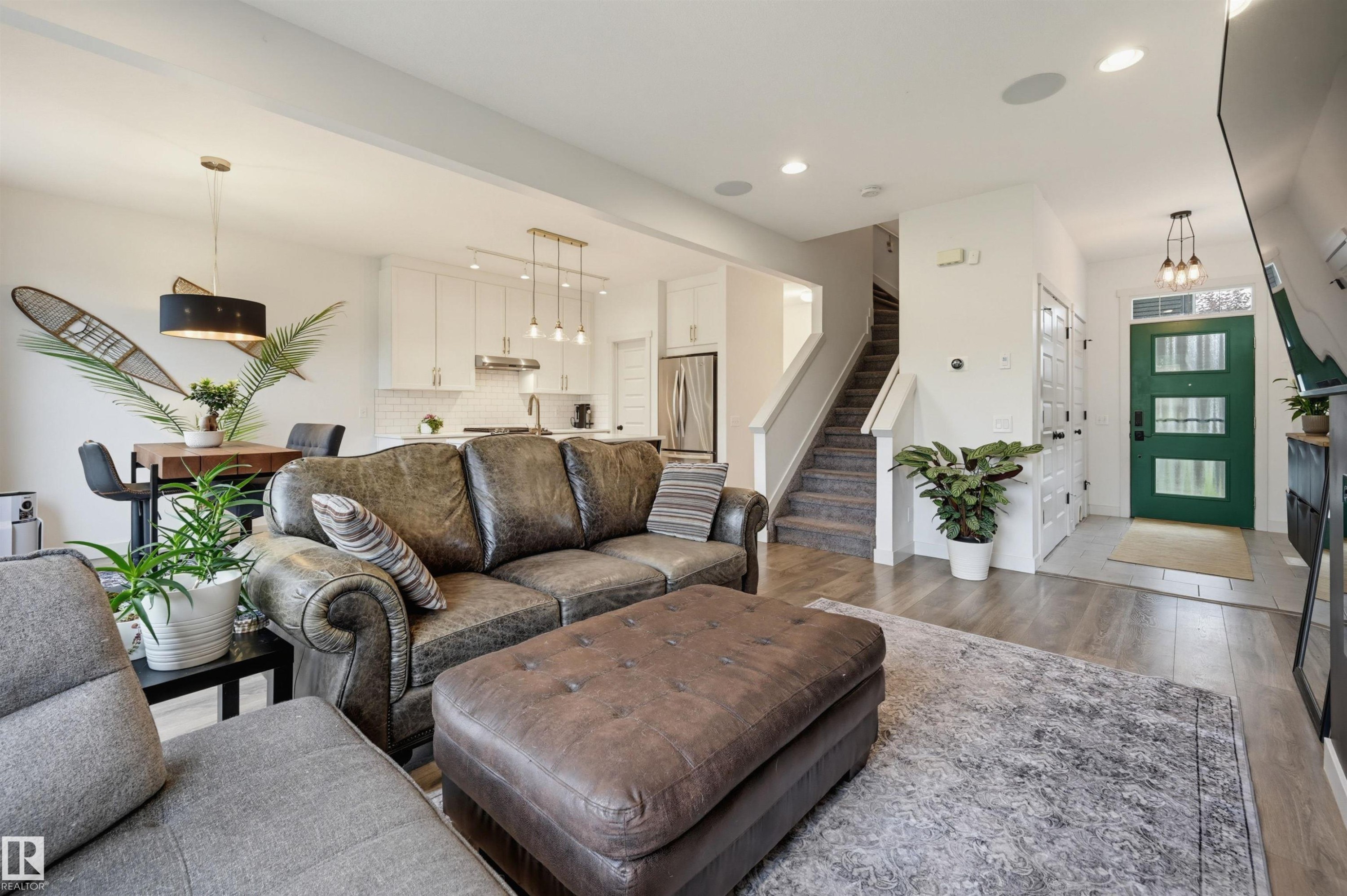 22434 99A Avenue Nw, Edmonton, AB - Indoor Photo Showing Living Room