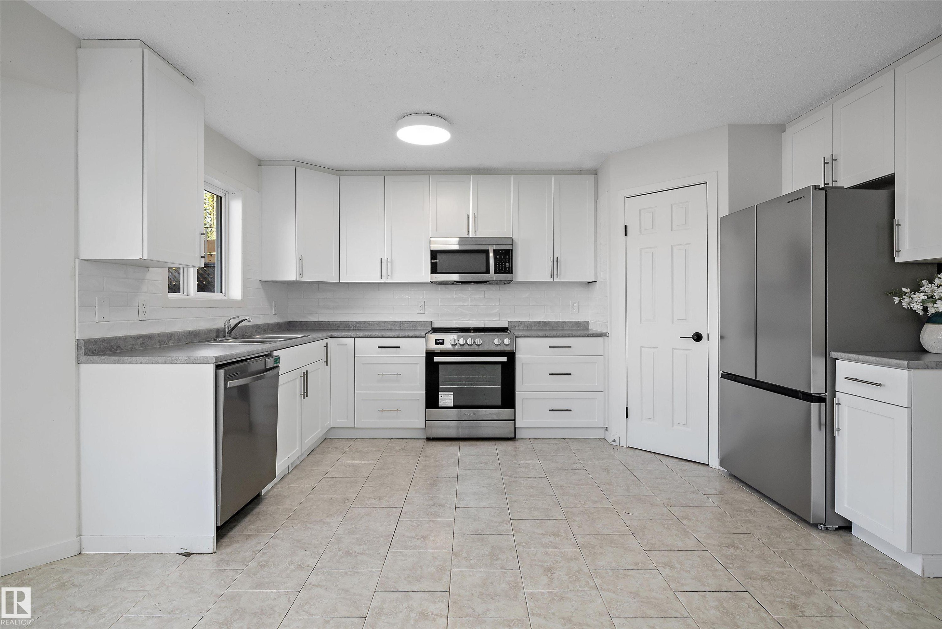 11822 47 Street Nw, Edmonton, AB