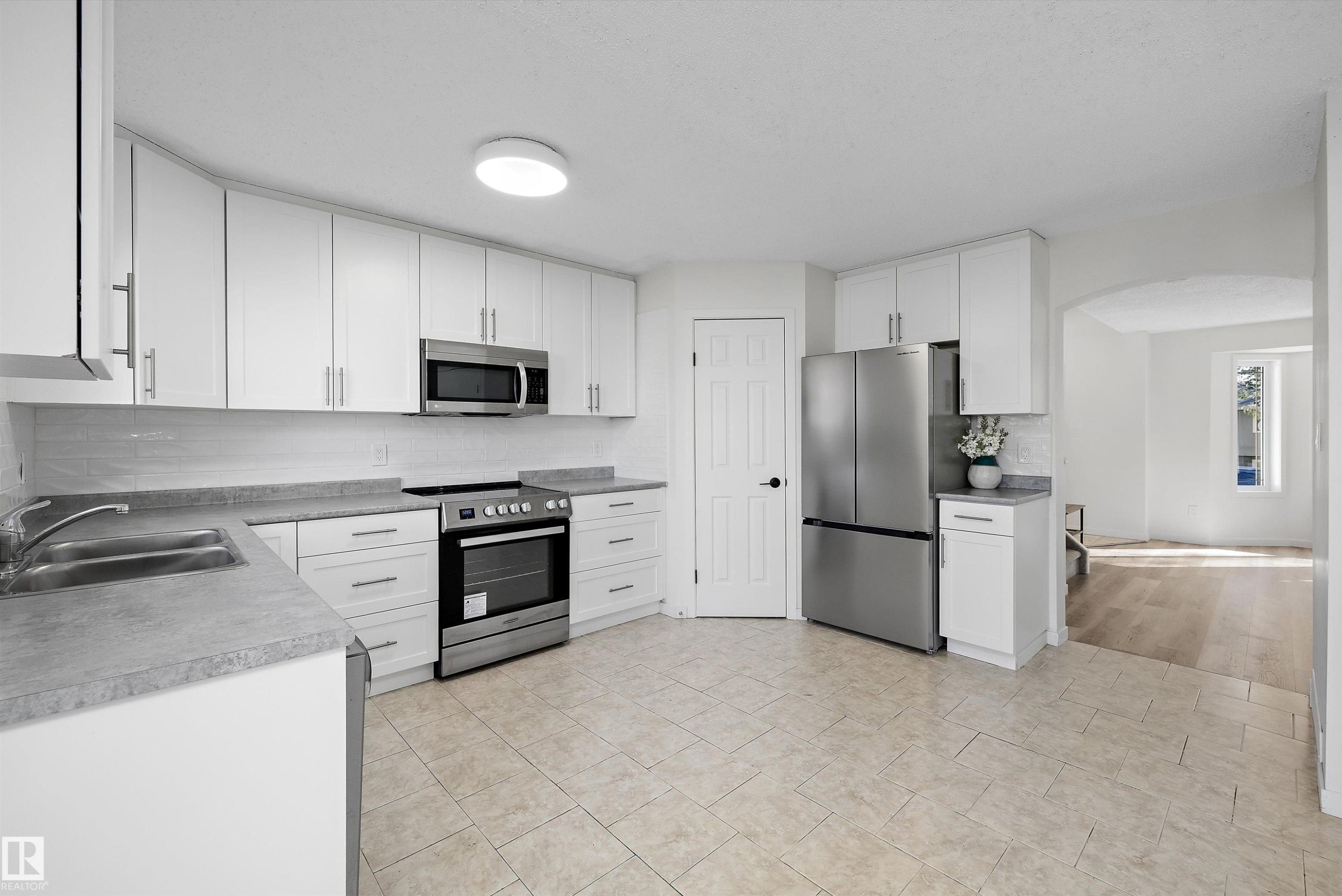 11822 47 Street Nw, Edmonton, AB