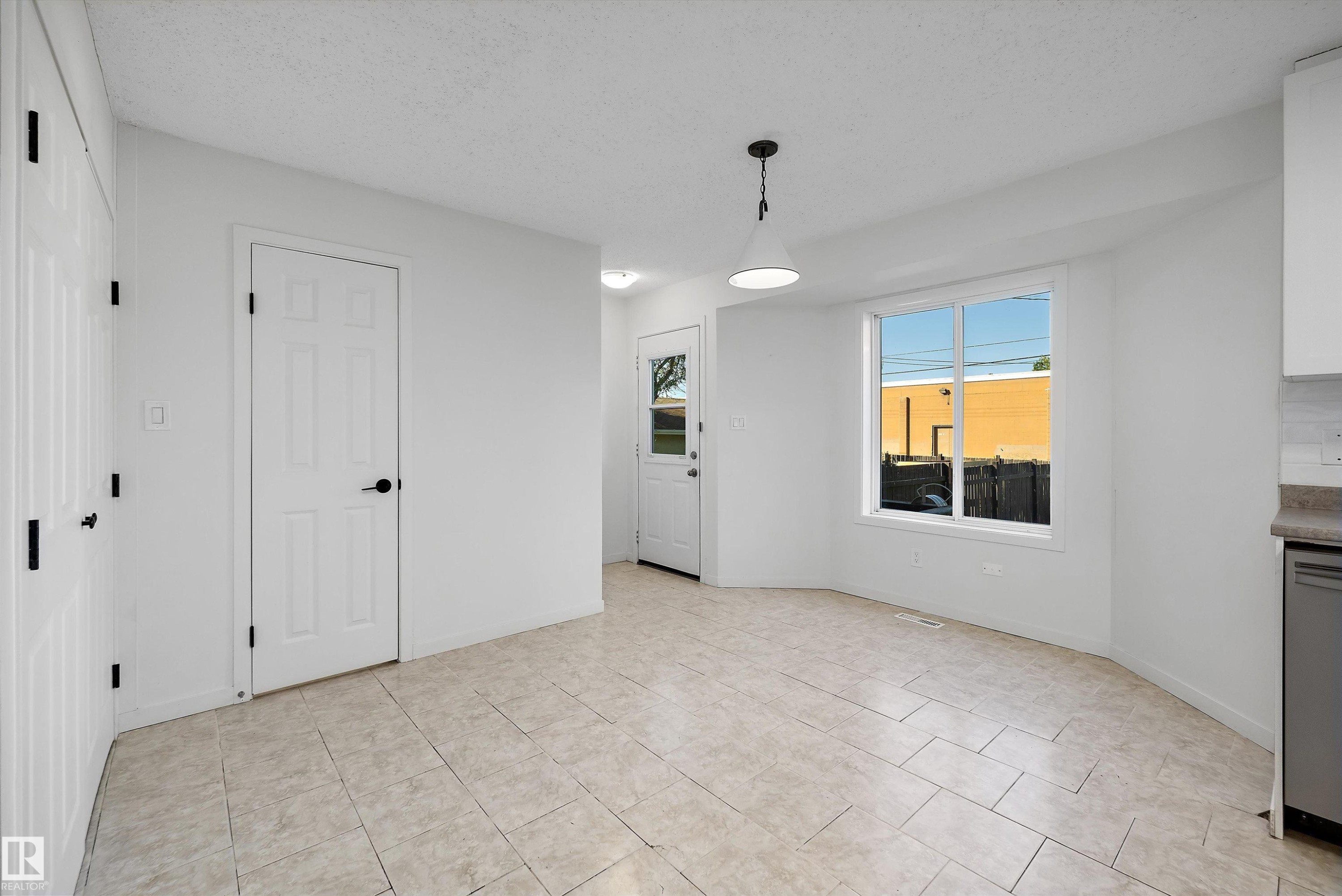 11822 47 Street Nw, Edmonton, AB