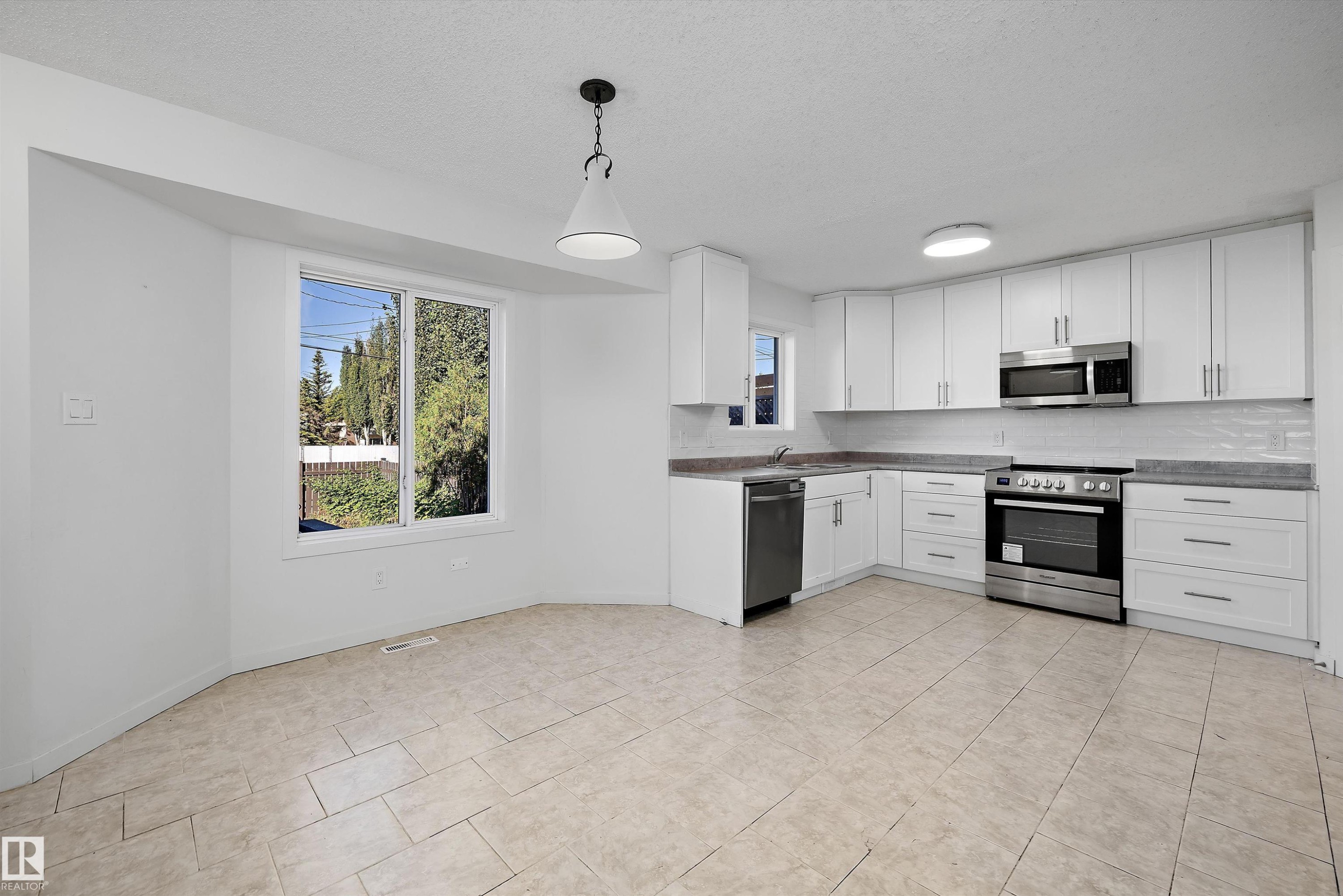 11822 47 Street Nw, Edmonton, AB