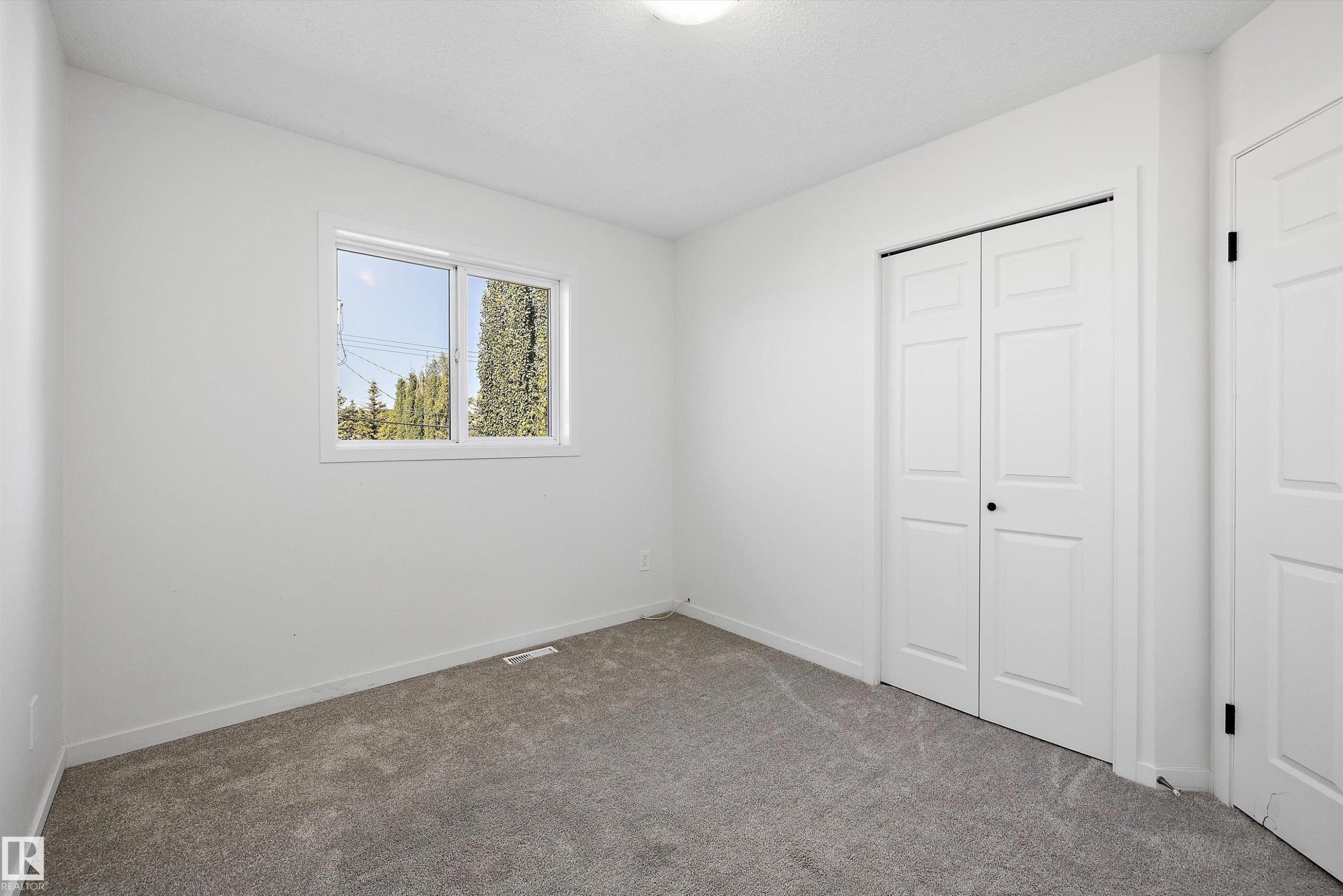 11822 47 Street Nw, Edmonton, AB