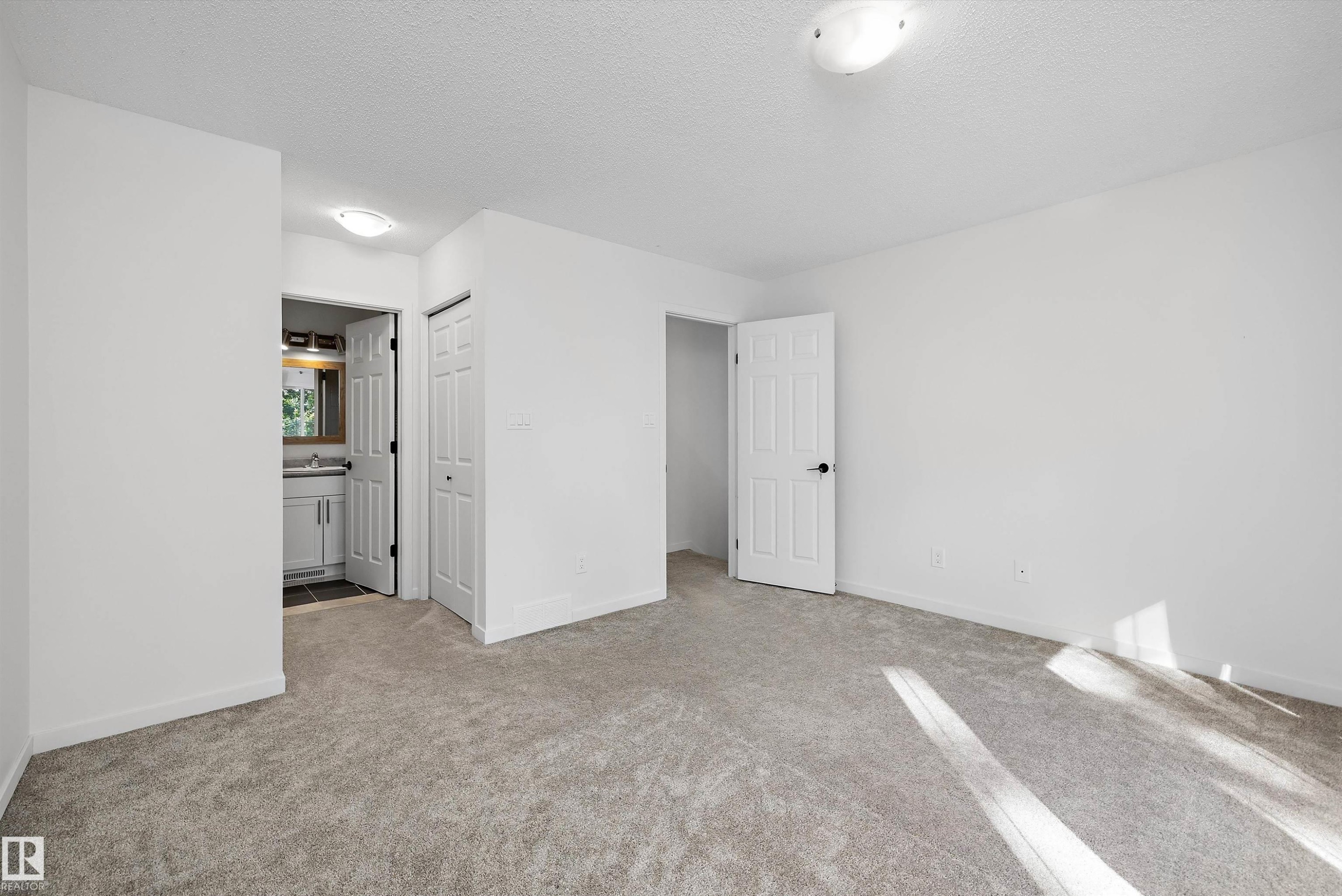 11822 47 Street Nw, Edmonton, AB