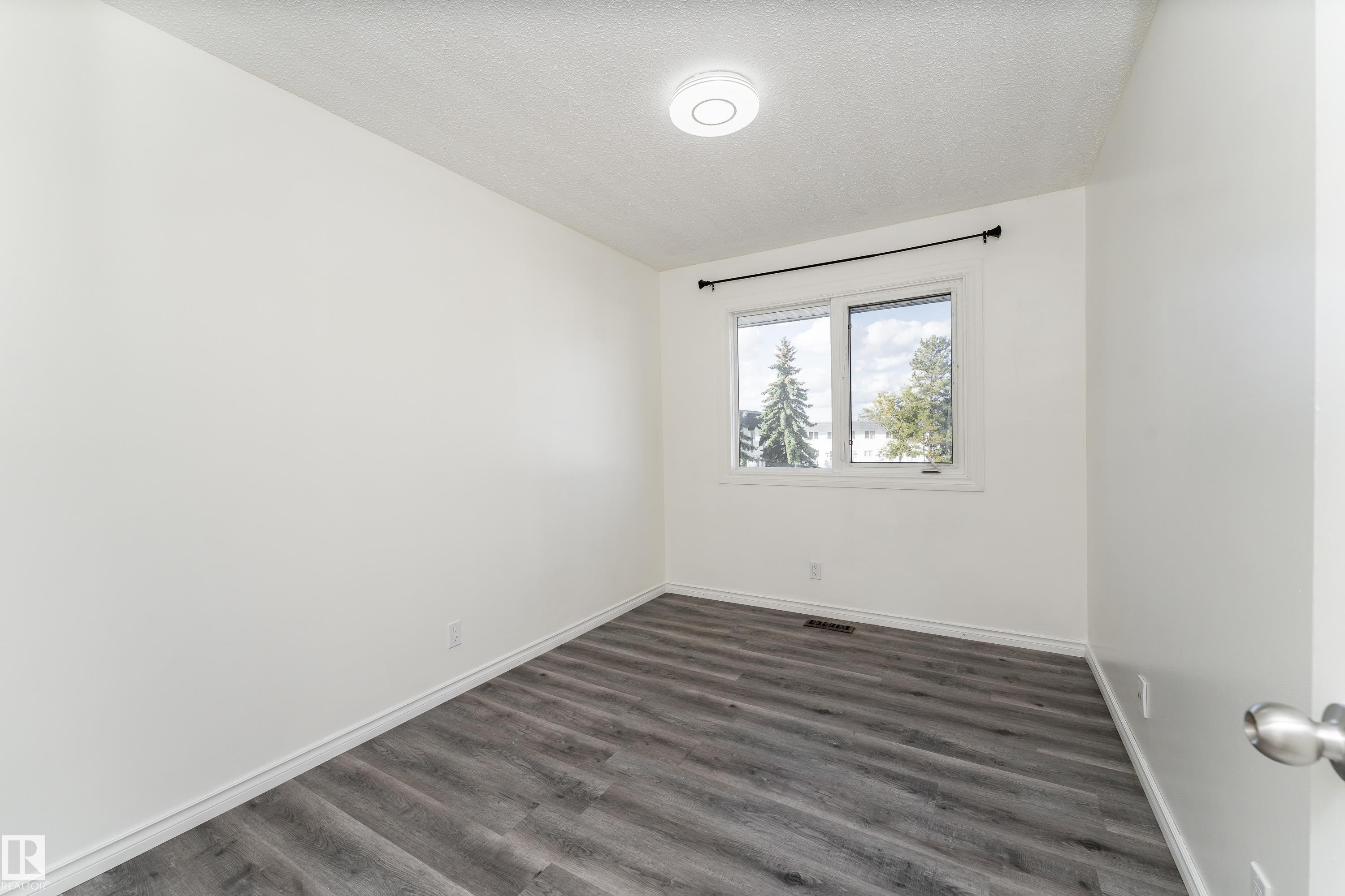 11363 22 Avenue Nw, Edmonton, AB