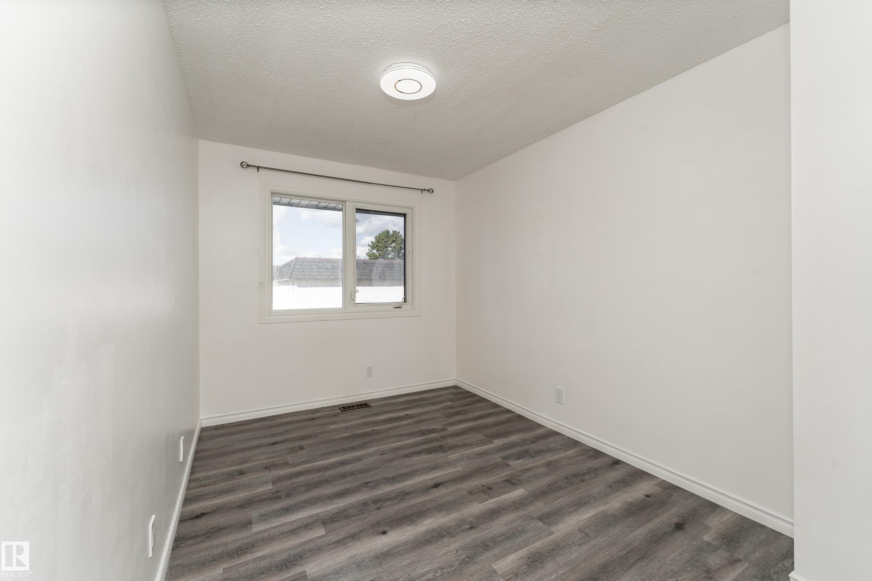 11363 22 Avenue Nw, Edmonton, AB