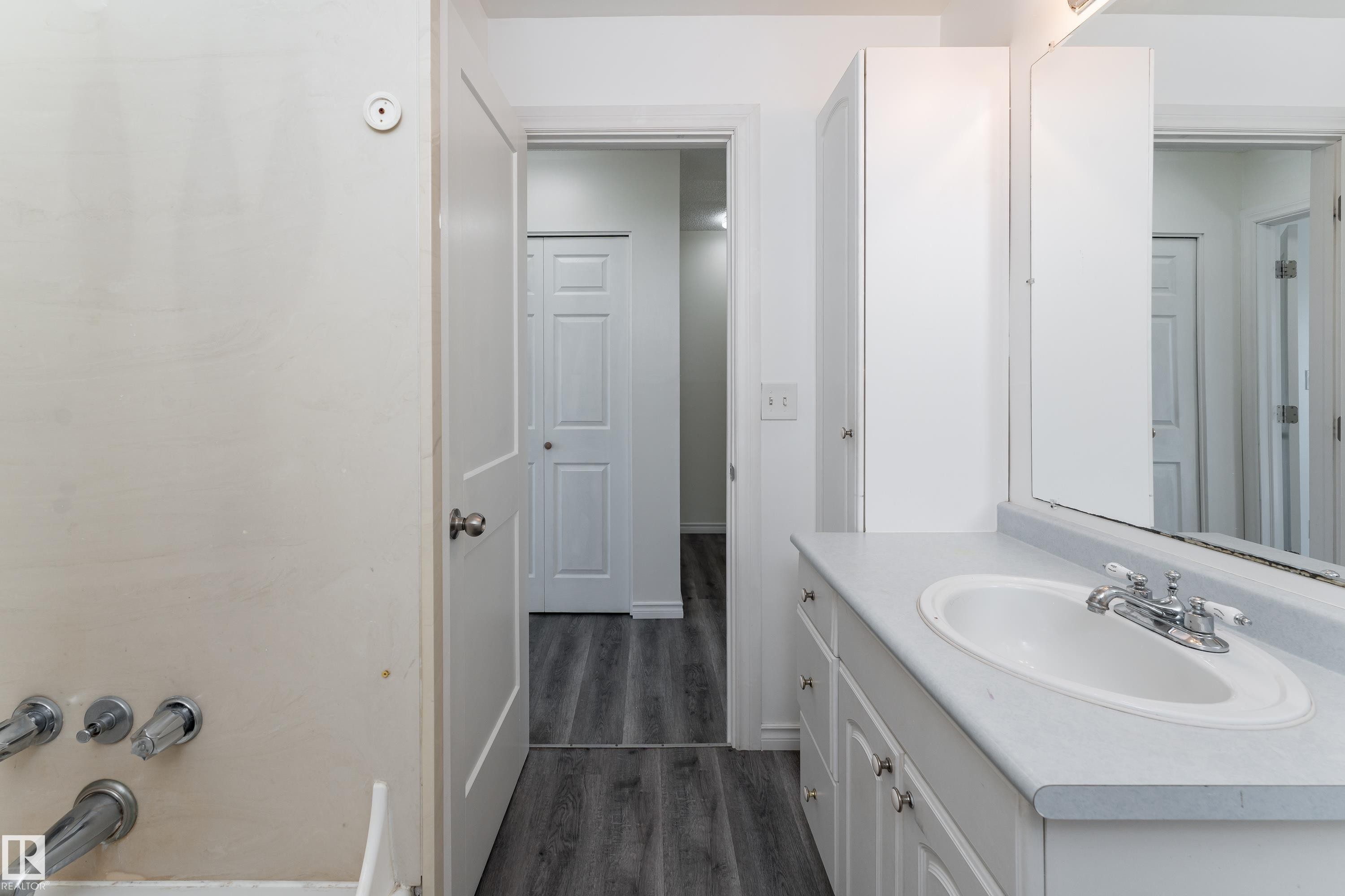 11363 22 Avenue Nw, Edmonton, AB