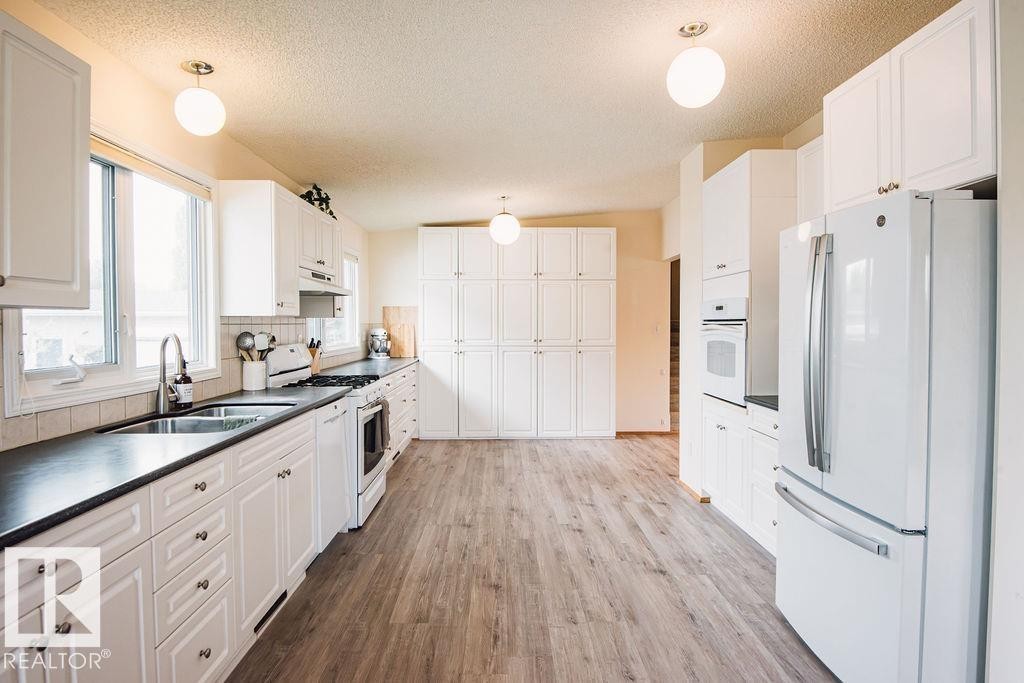 14916 94 Street Nw, Edmonton, AB