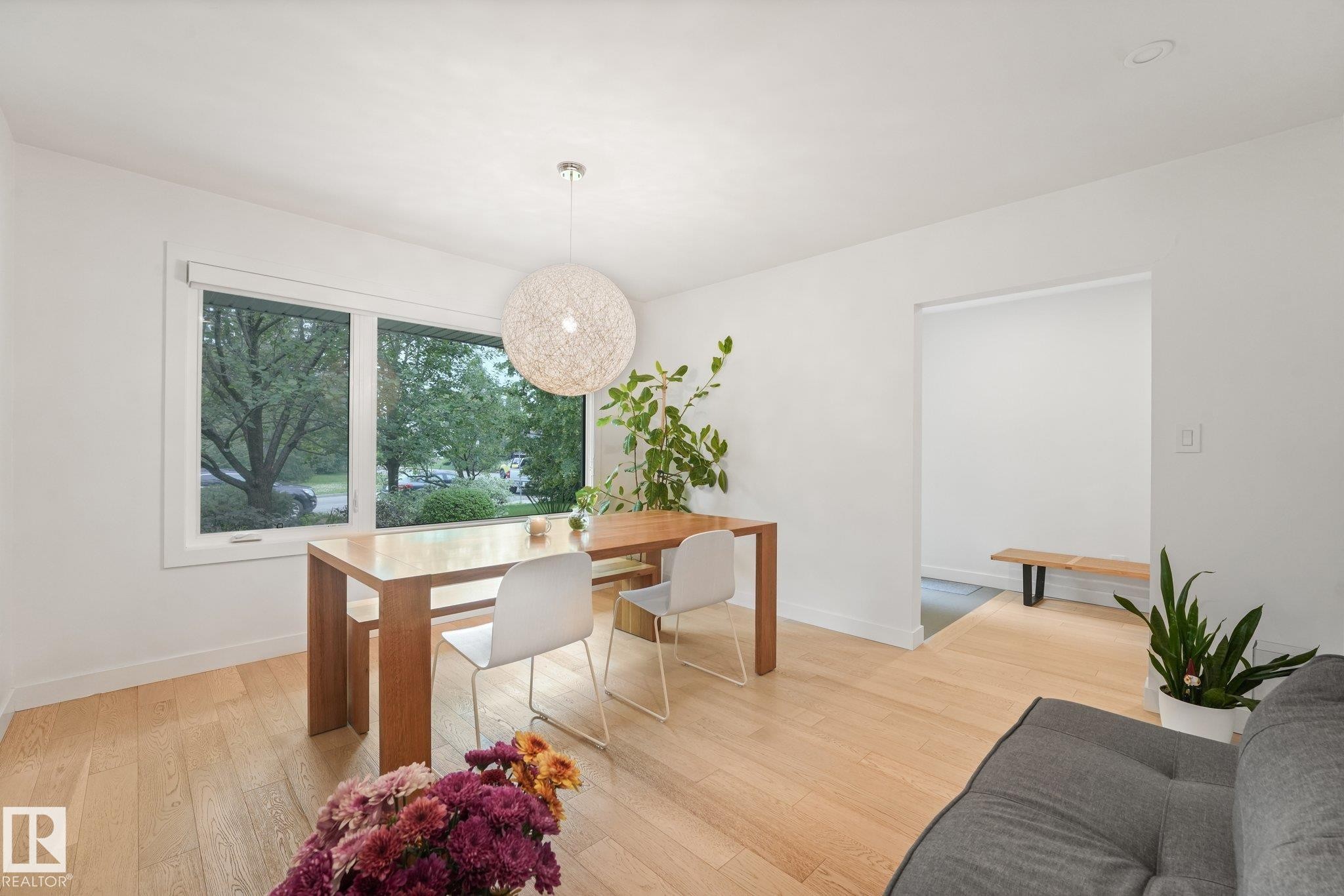 14128 98 Avenue Nw, Edmonton, AB - Indoor Photo Showing Dining Room